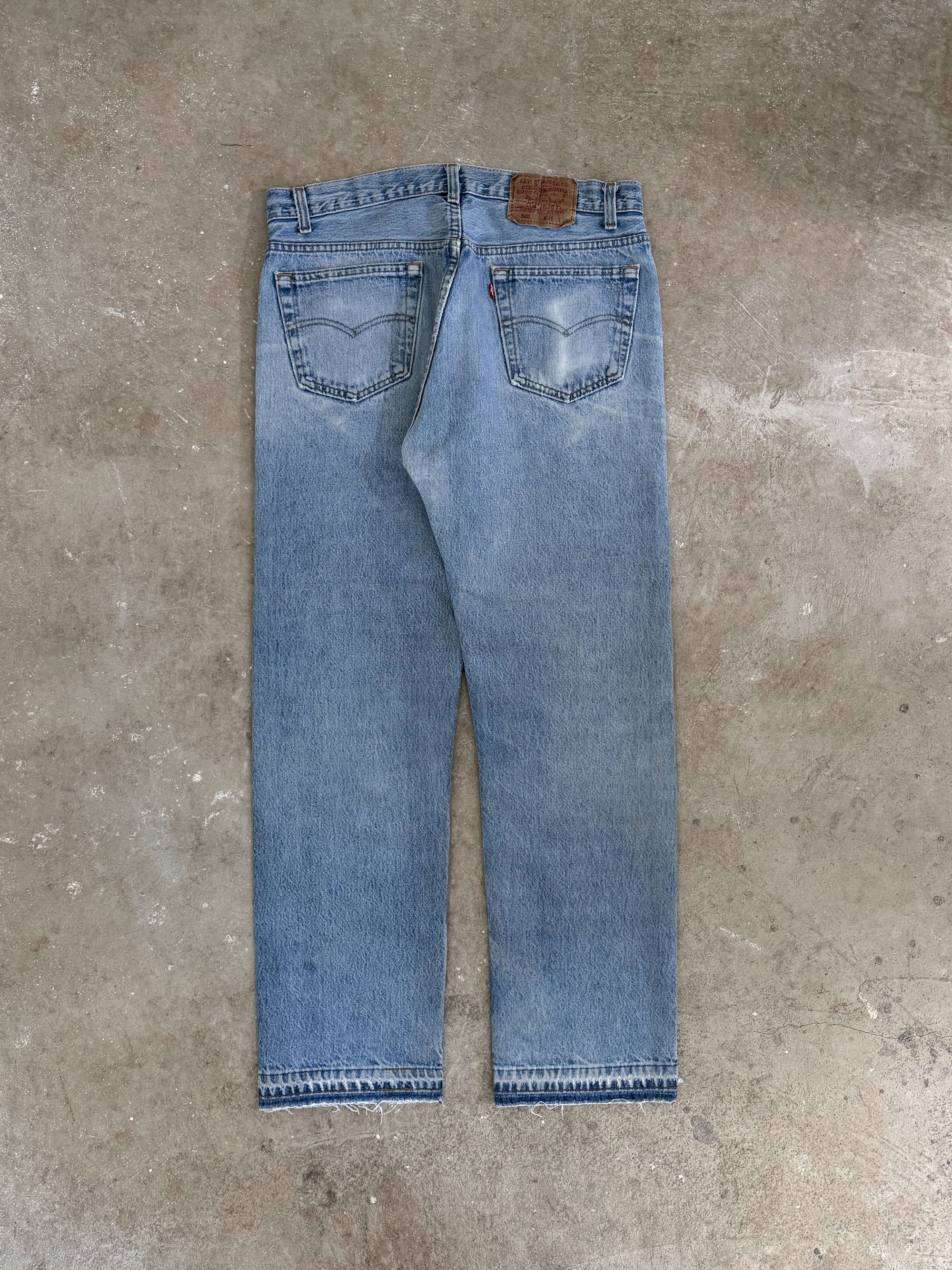 1990s Levis Faded Blue 501 Released Hem (33X29)