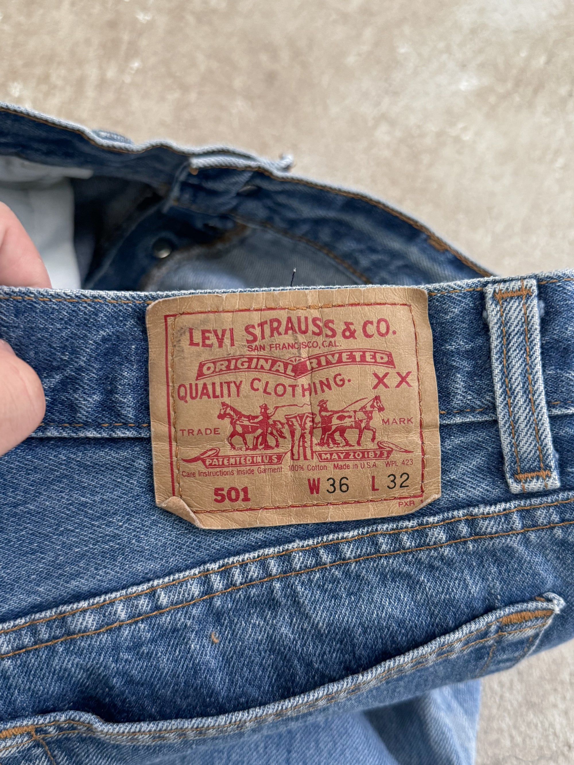 1990s Levis Faded Blue 501 Released Hem (34X32)