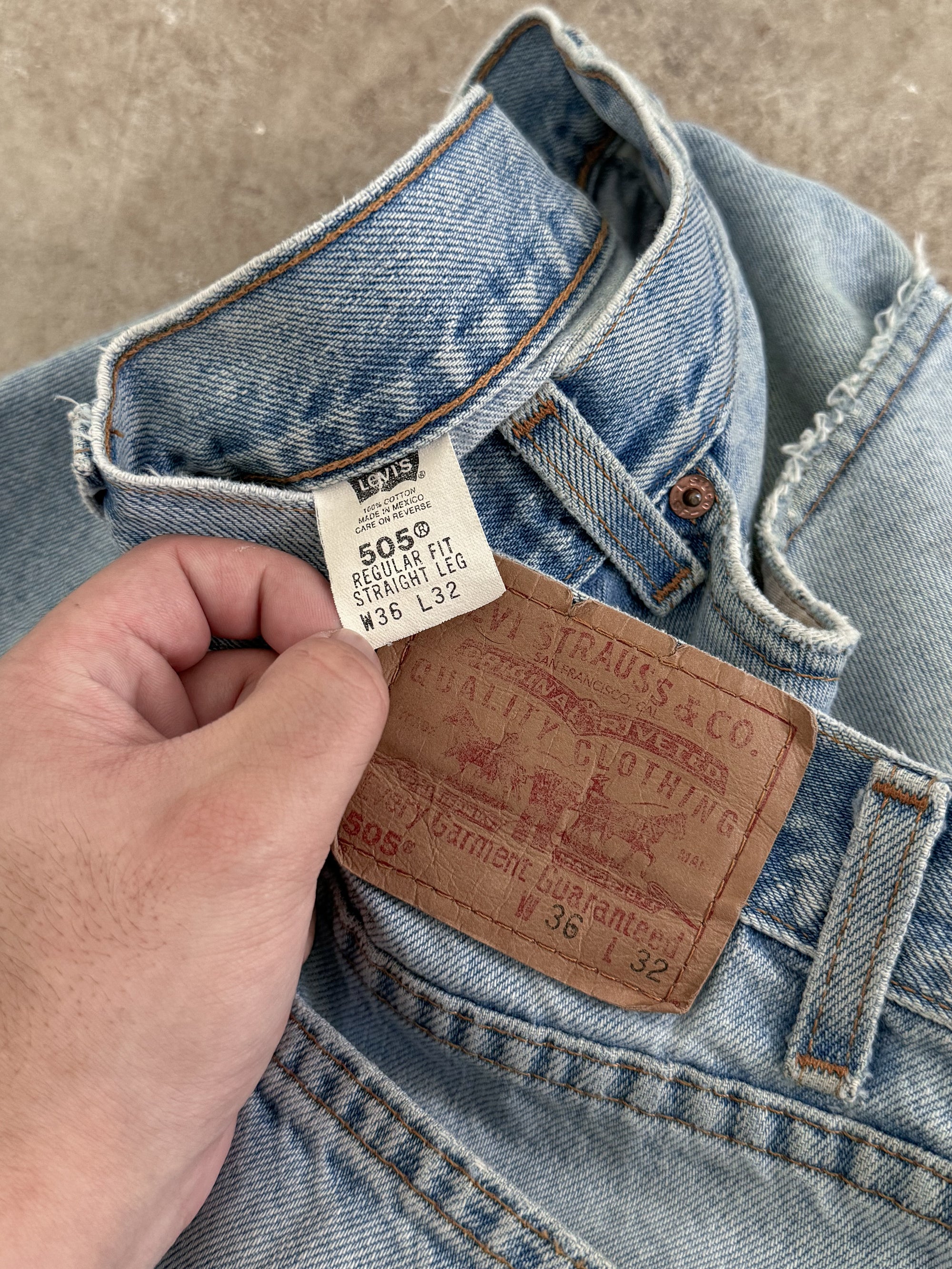 Early 00s Levis Faded Blue 505 Released Hem (34X32)