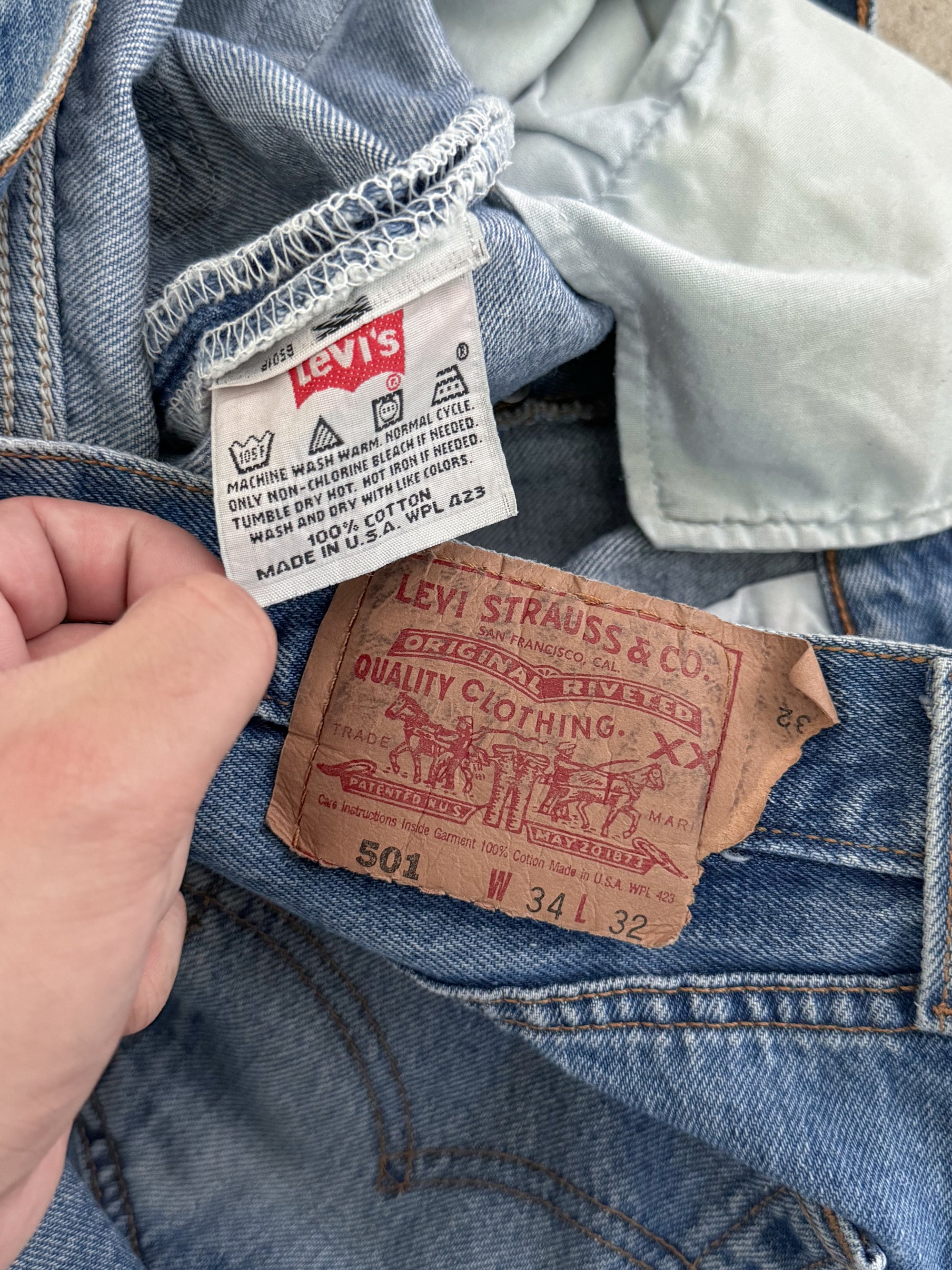 1990s Levis Faded Blue 501 Released Hem (31X31)