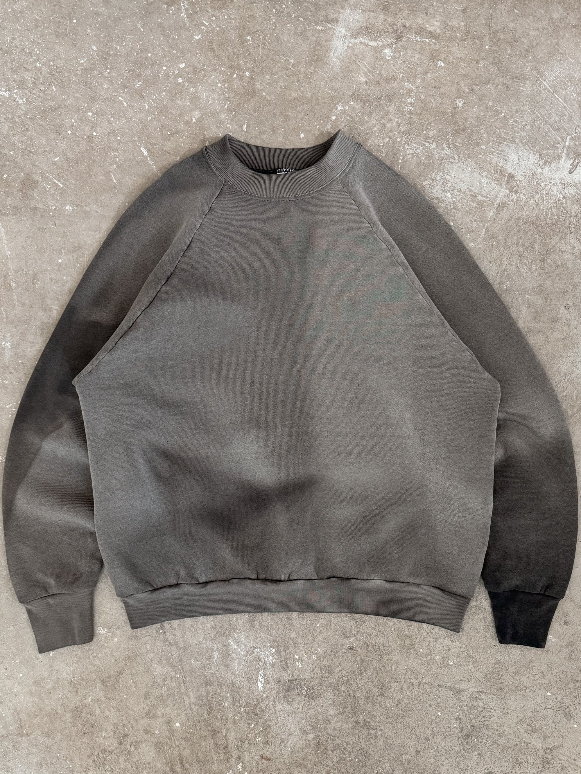 1990s Sun Faded Black Raglan Sweatshirt (M)