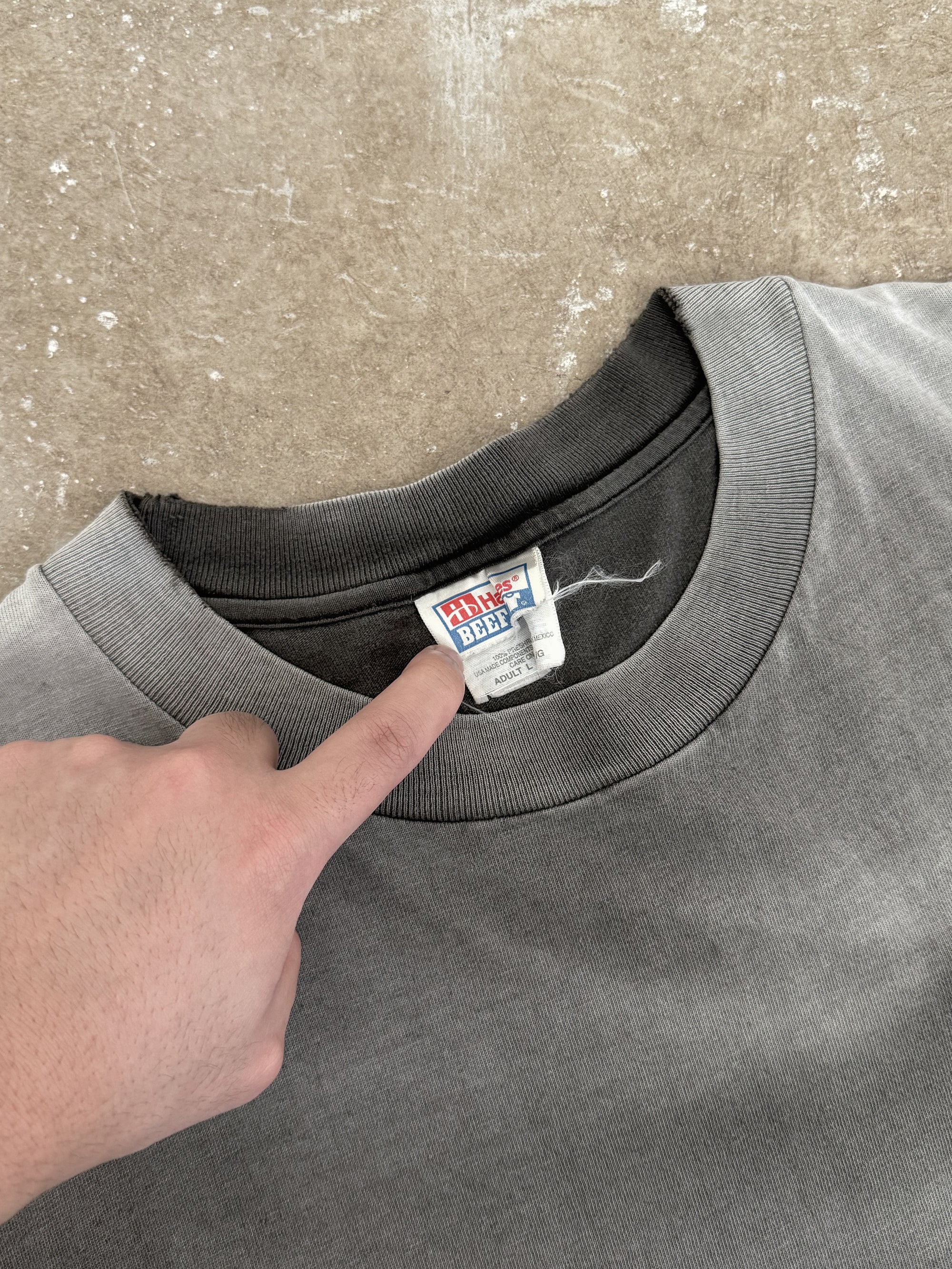 1990s "Johnathan's Pub" Faded Pocket Tee (L)