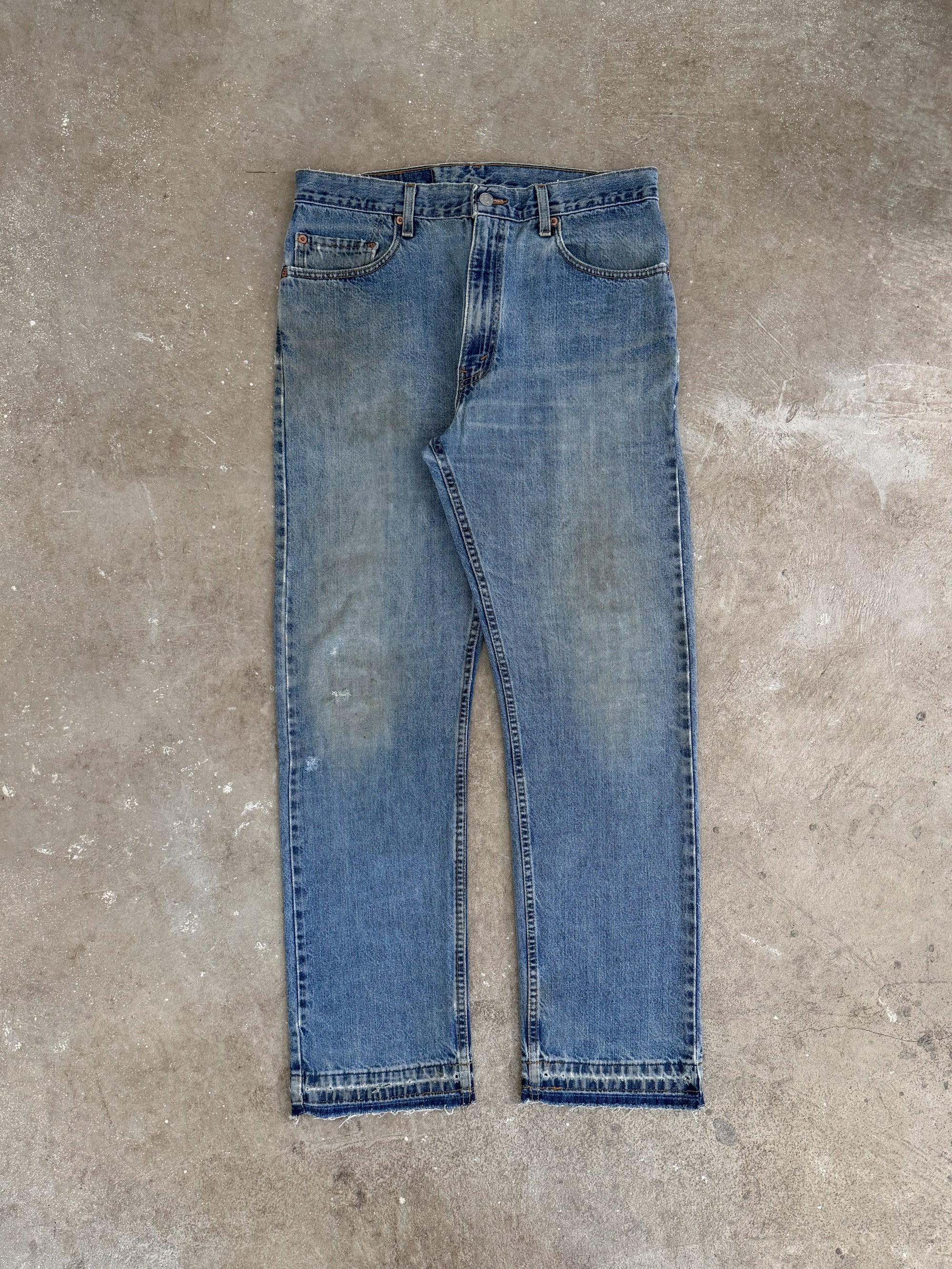 Early 00s Levis Faded Blue 505 Released Hem (33X30)