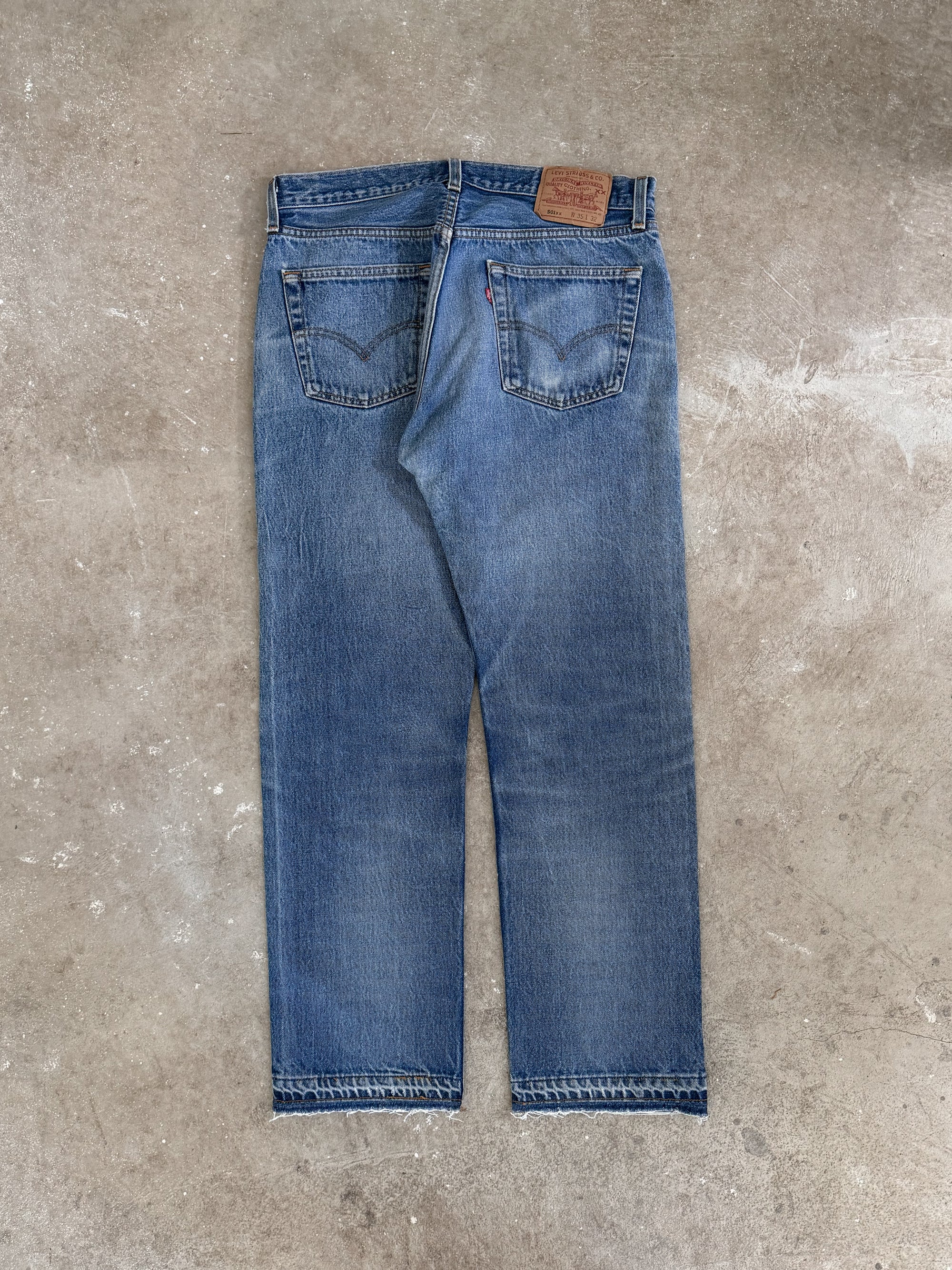 1990s Levis Faded Blue 501 Released Hem (33X29)