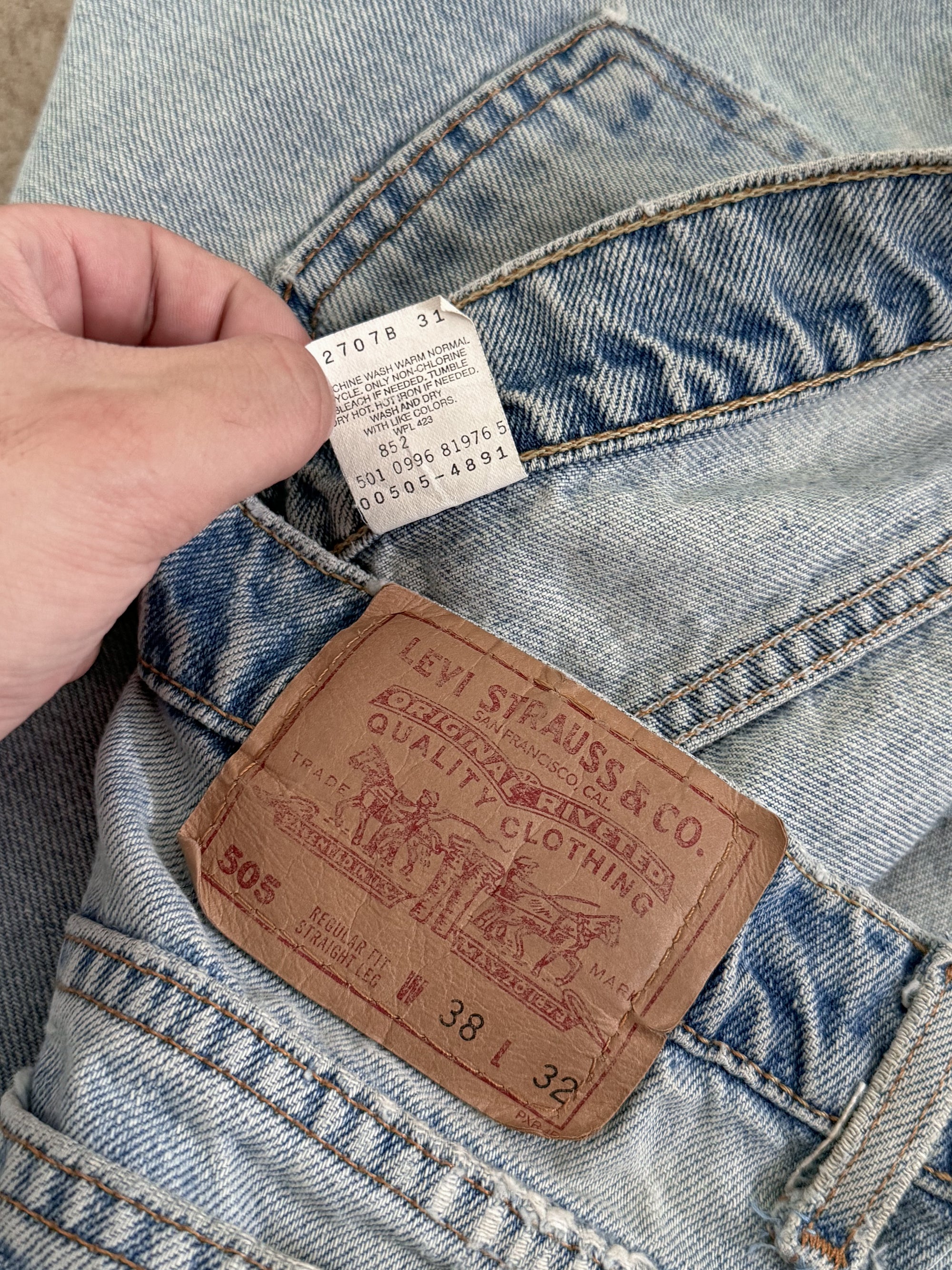 1990s Levis Faded Blue 505 Released Hem (36X32)