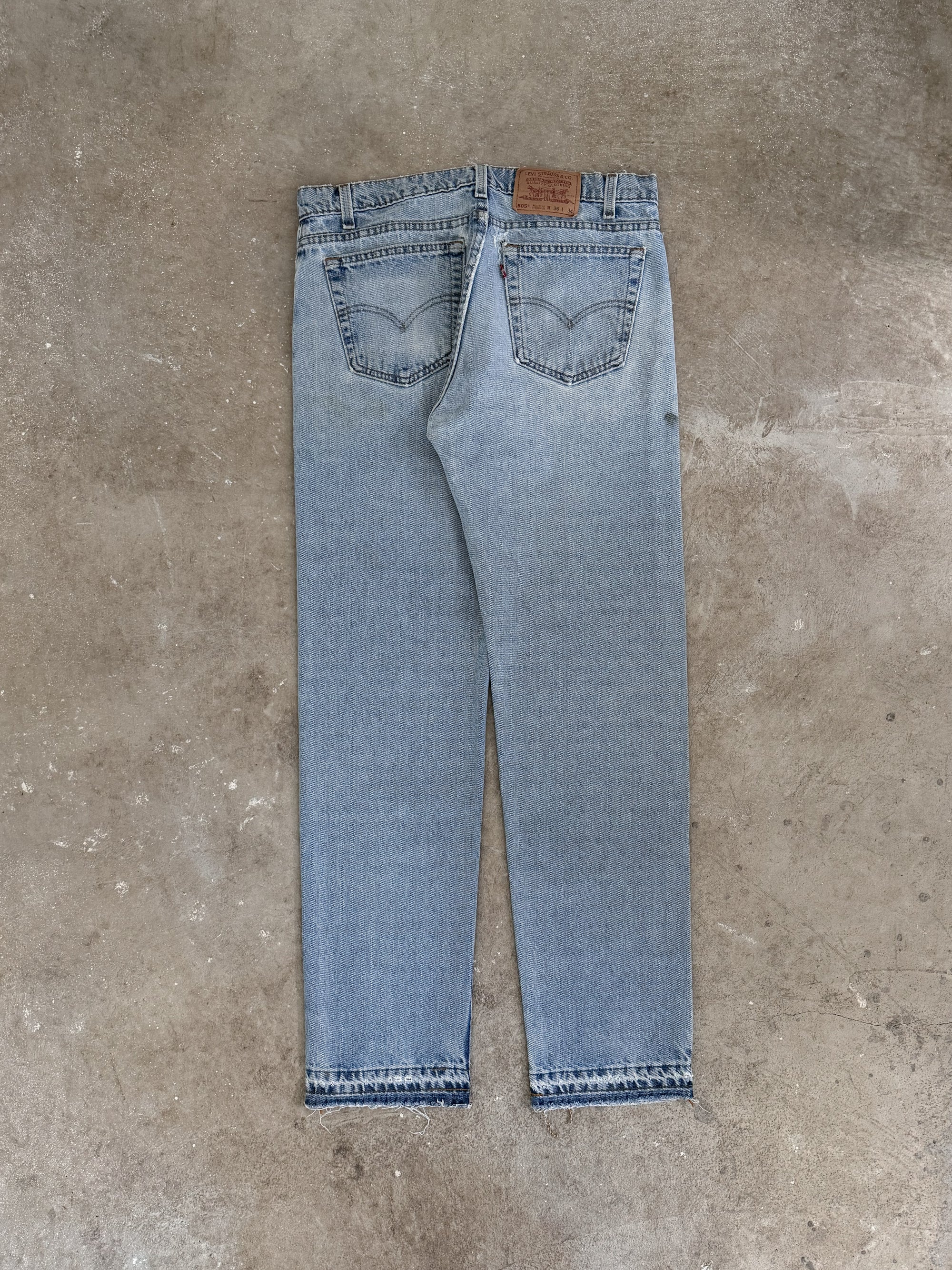 1990s Levis Faded Blue 505 Released Hem (34X33)