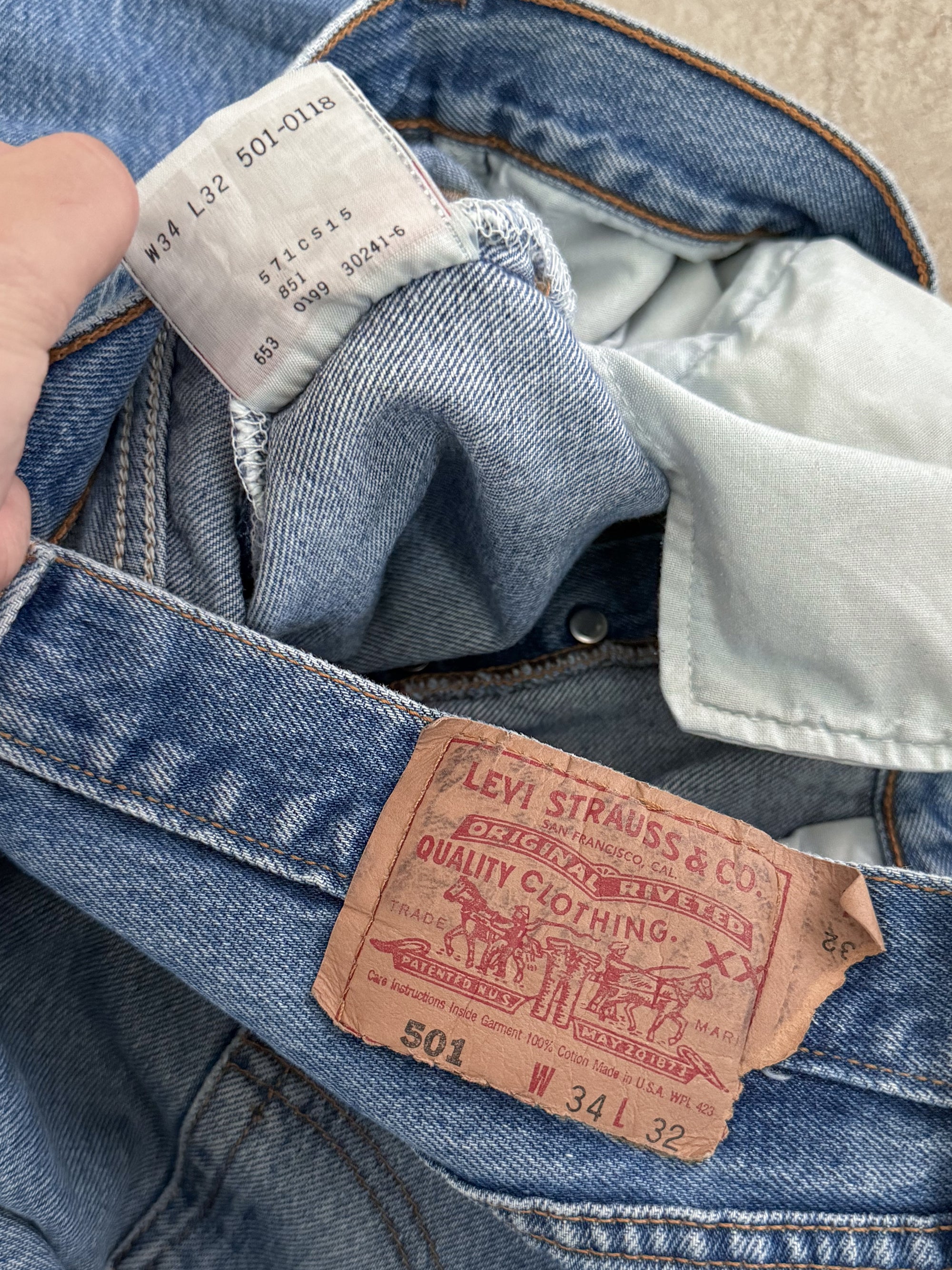 1990s Levis Faded Blue 501 Released Hem (31X31)