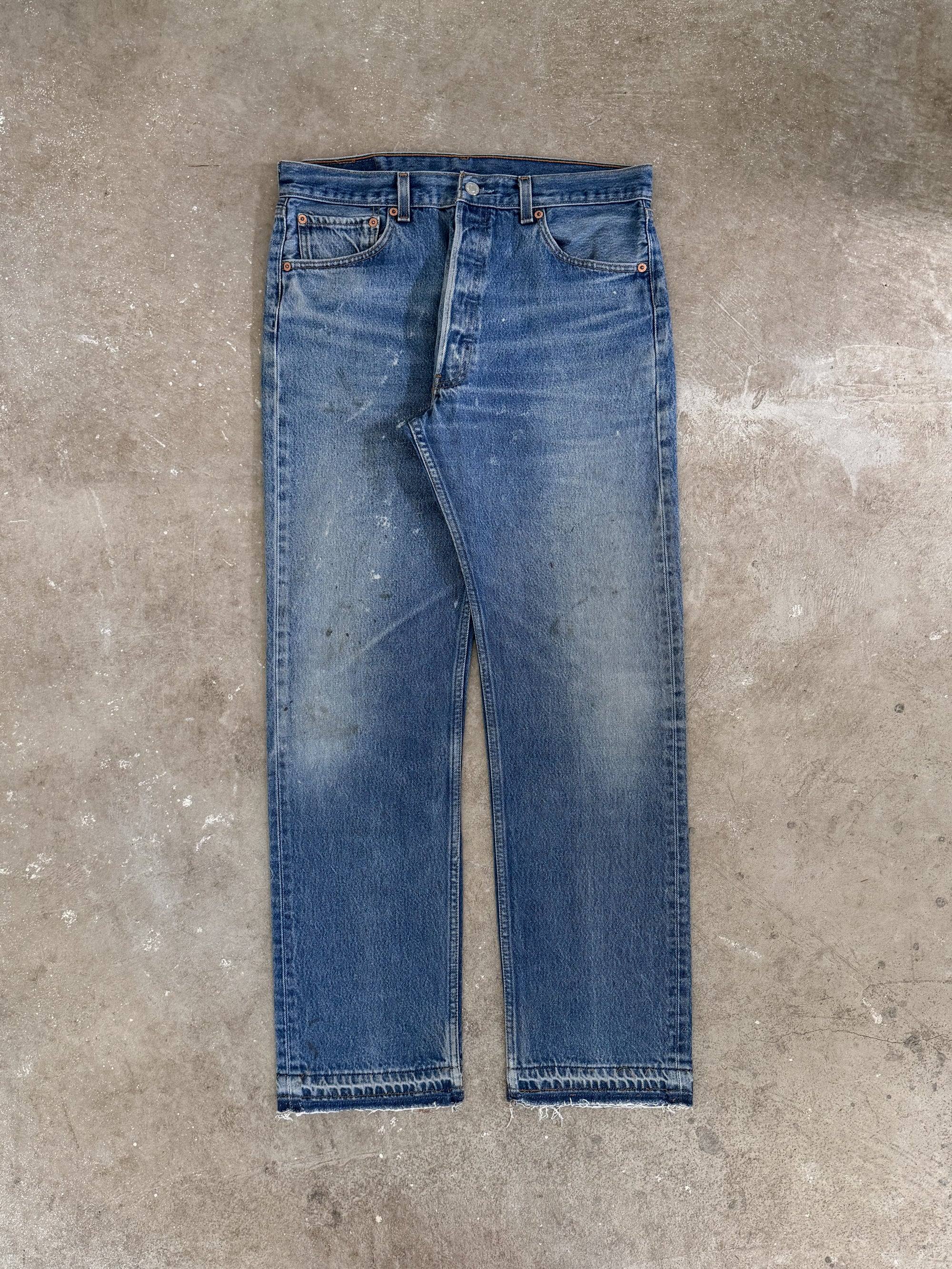 Early 00s Levis Faded Blue 501 Released Hem (32X30)