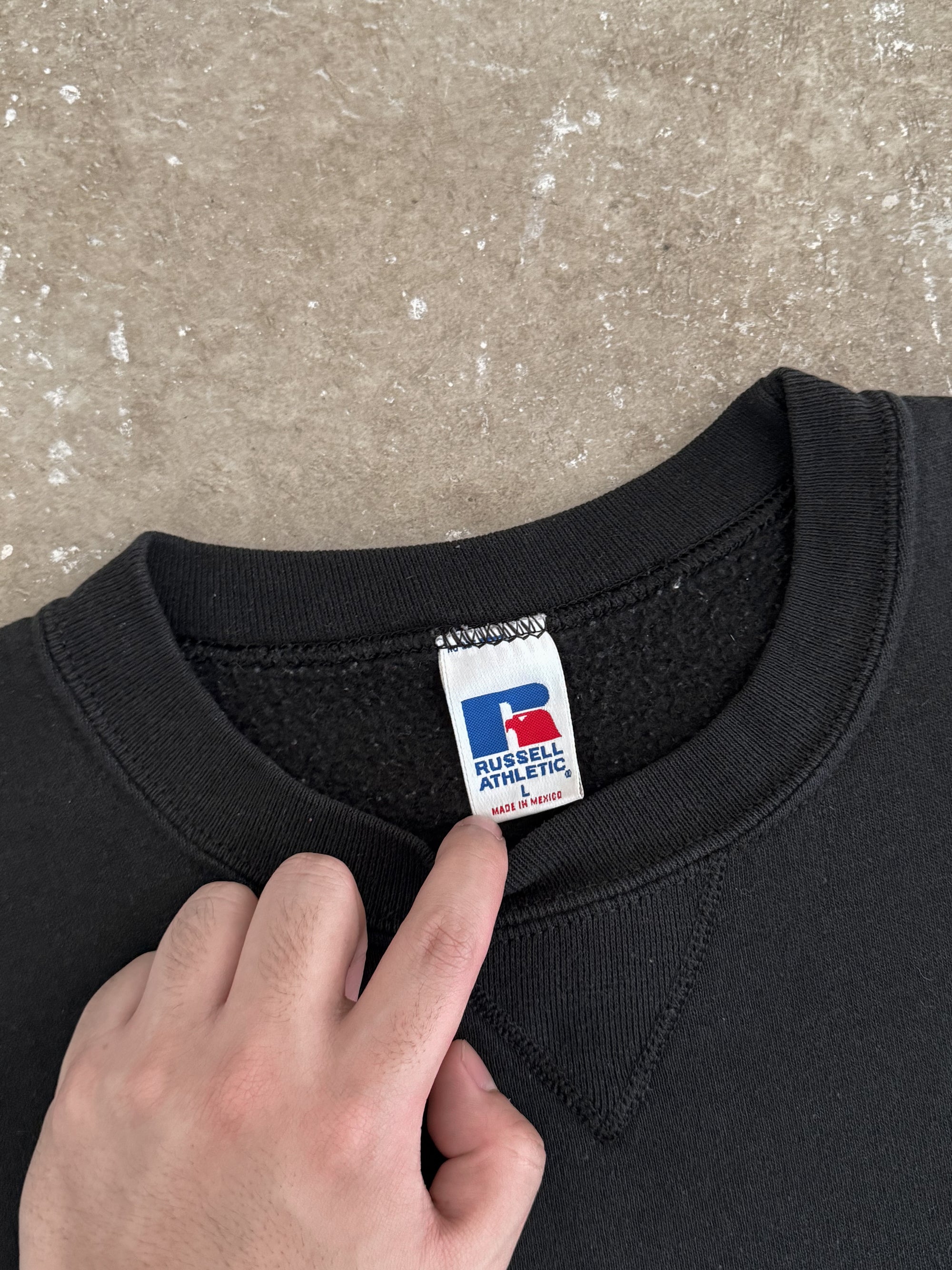 Early 00s Russell Black Sweatshirt (L)