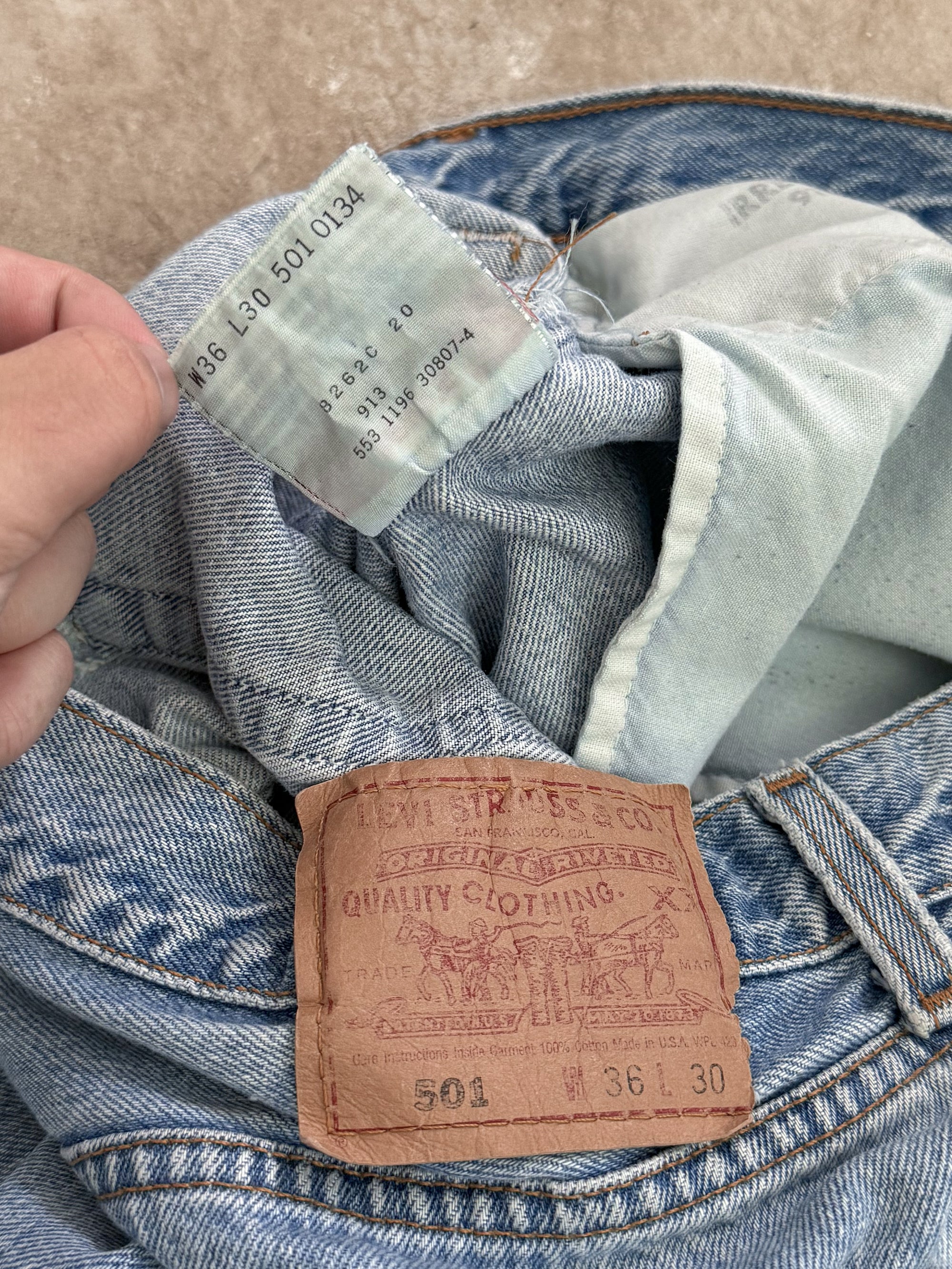 1990s Levis Faded Blue 501 Released Hem (33X30)