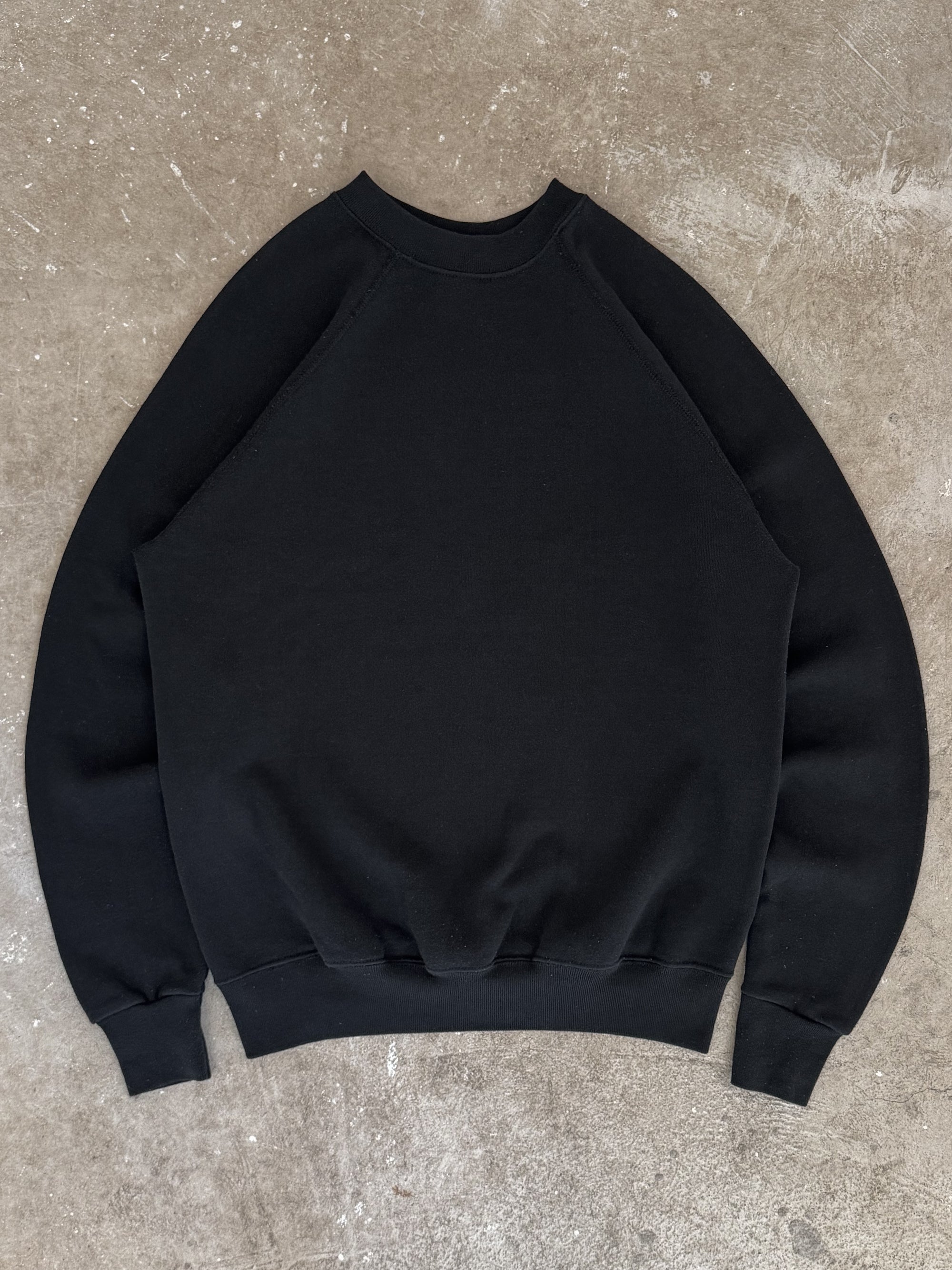 1990s Black Raglan Sweatshirt (S)