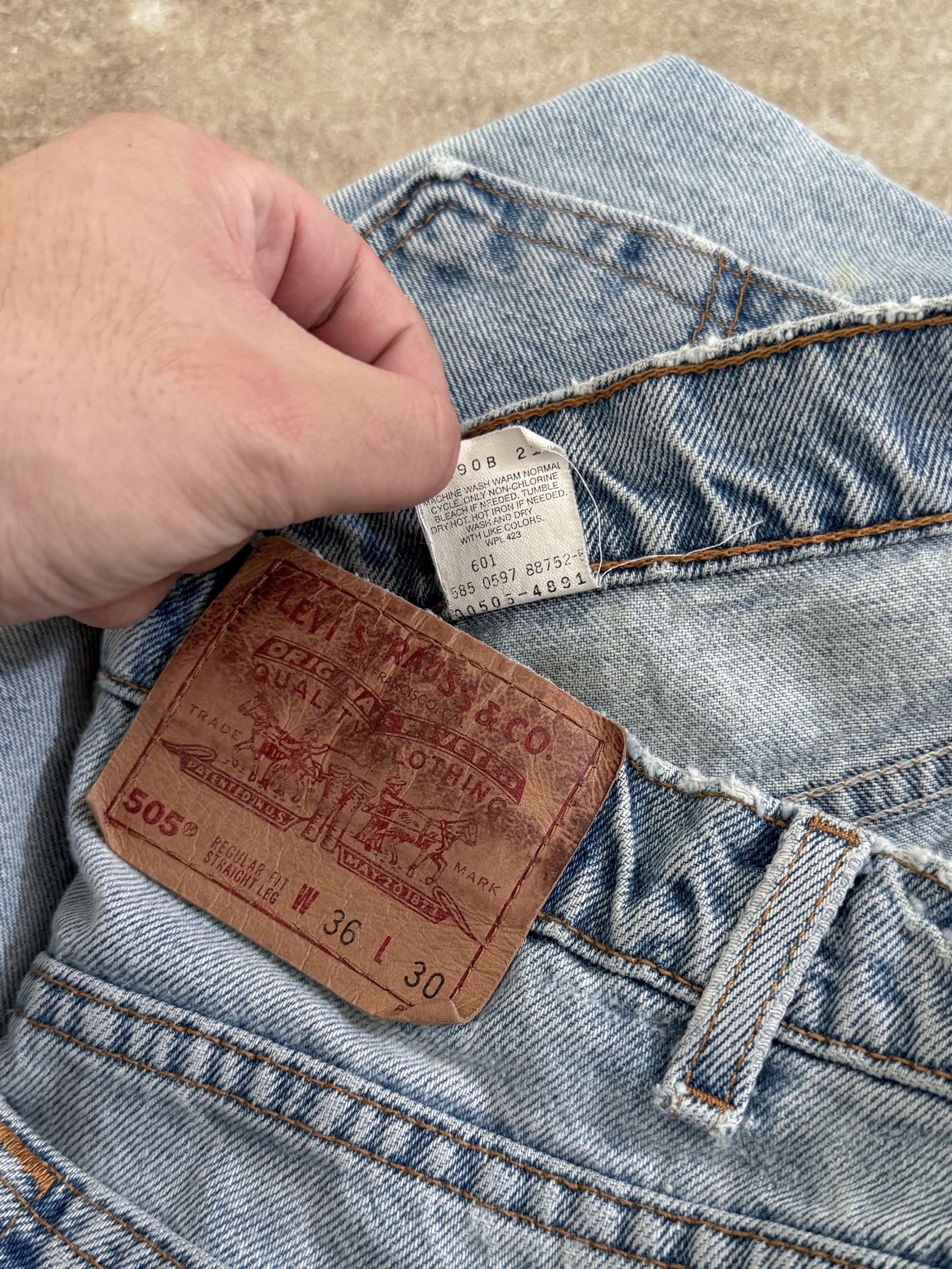 1990s Levis Faded Blue 505 Released Hem (34X30)