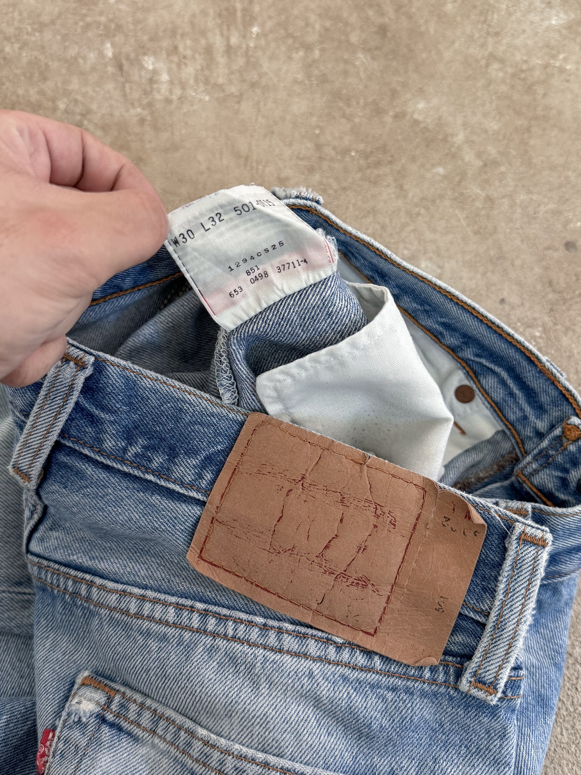 1990s Levis Faded Blue 501 Released Hem (28X30)