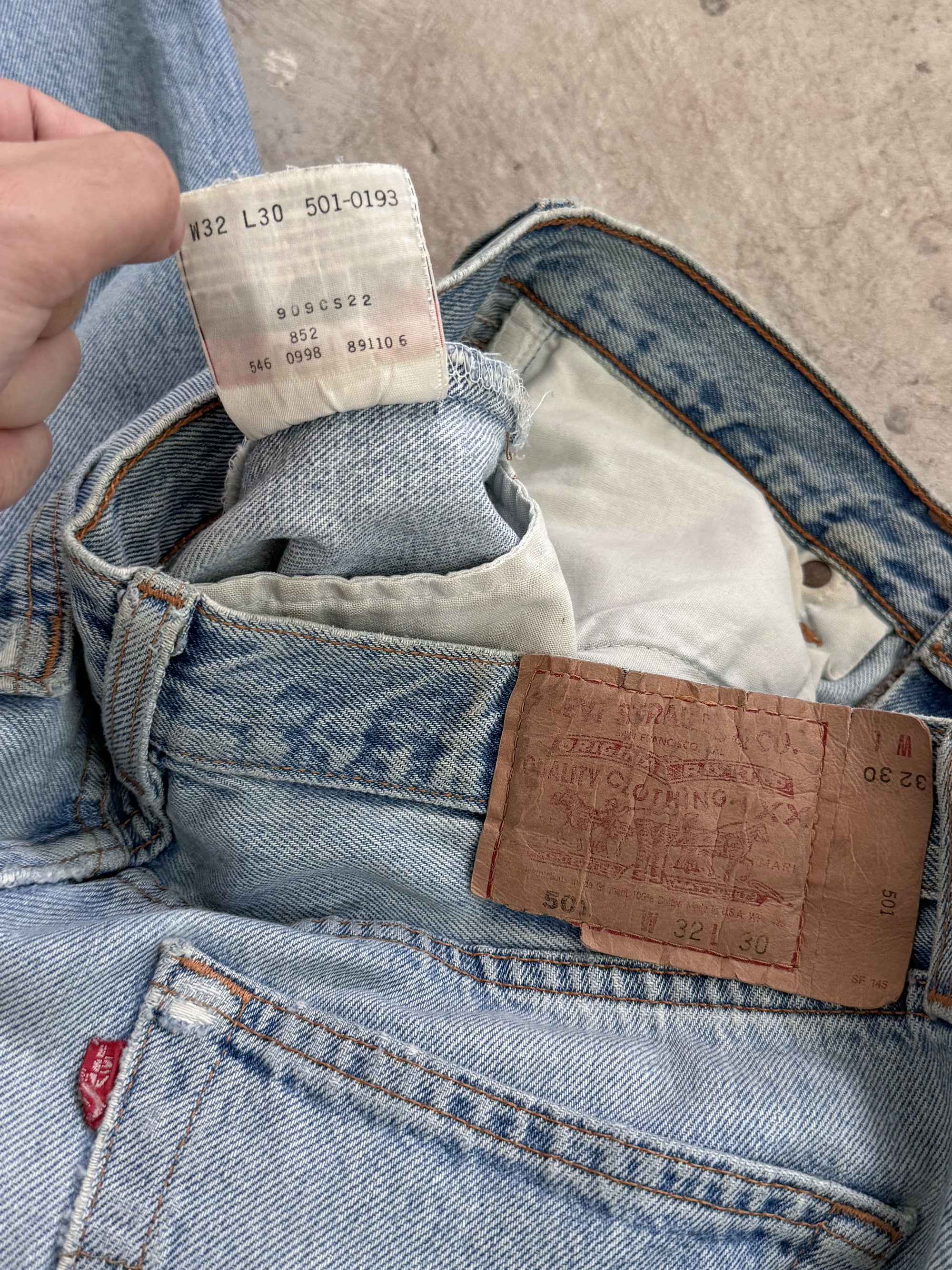 1990s Levis Faded Blue 501 Released Hem (30X29)