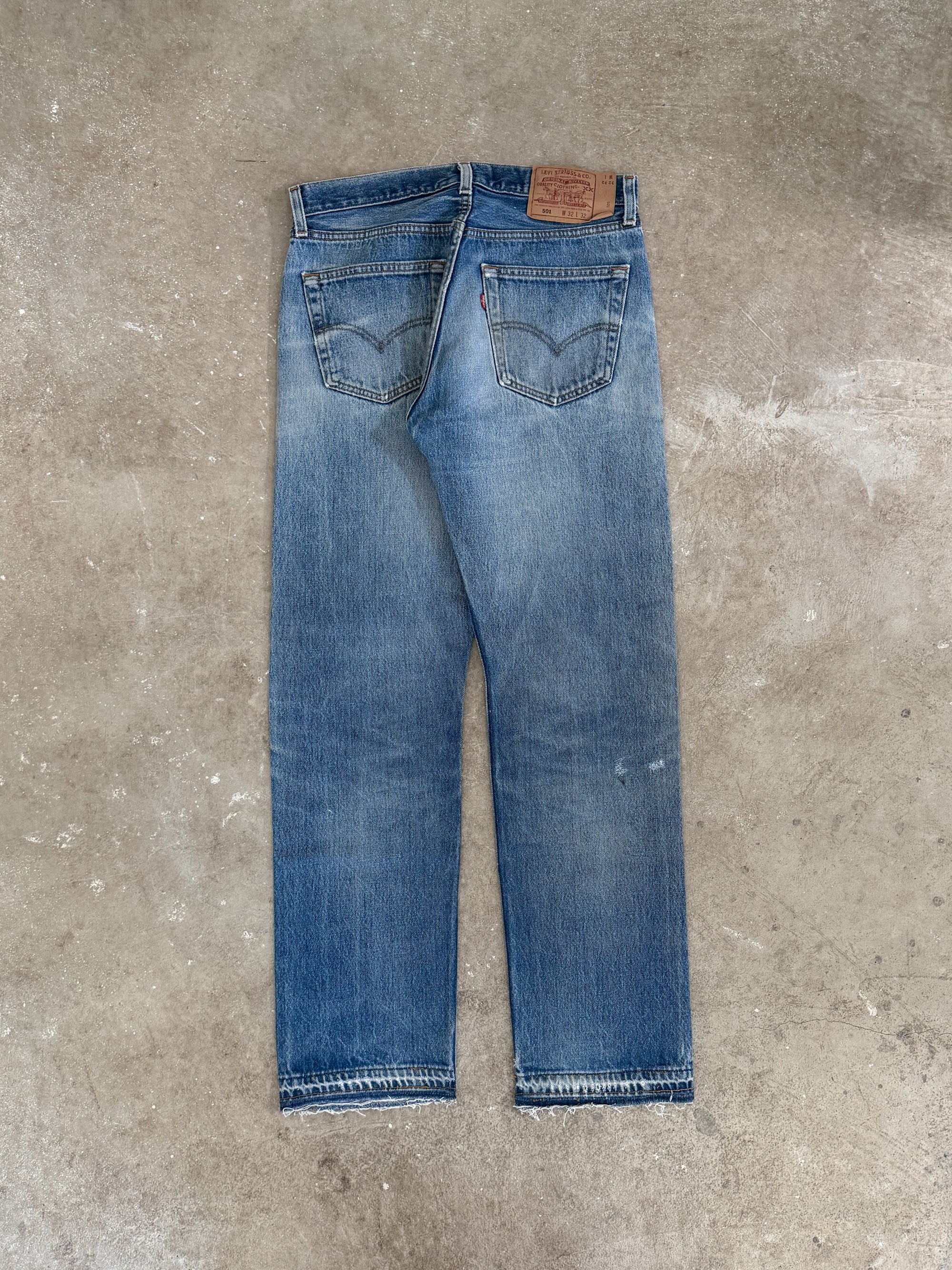 1990s Levis Faded Blue 501 Released Hem (31X31)