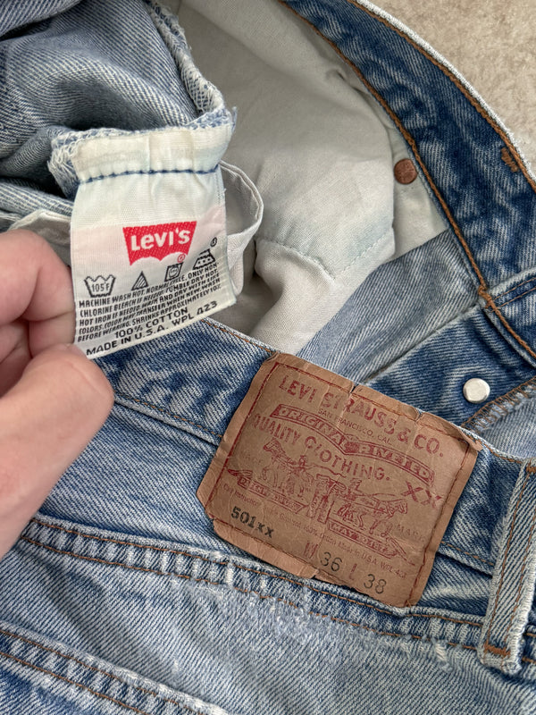 Early 00s Levis Faded Blue 501 (33X33)