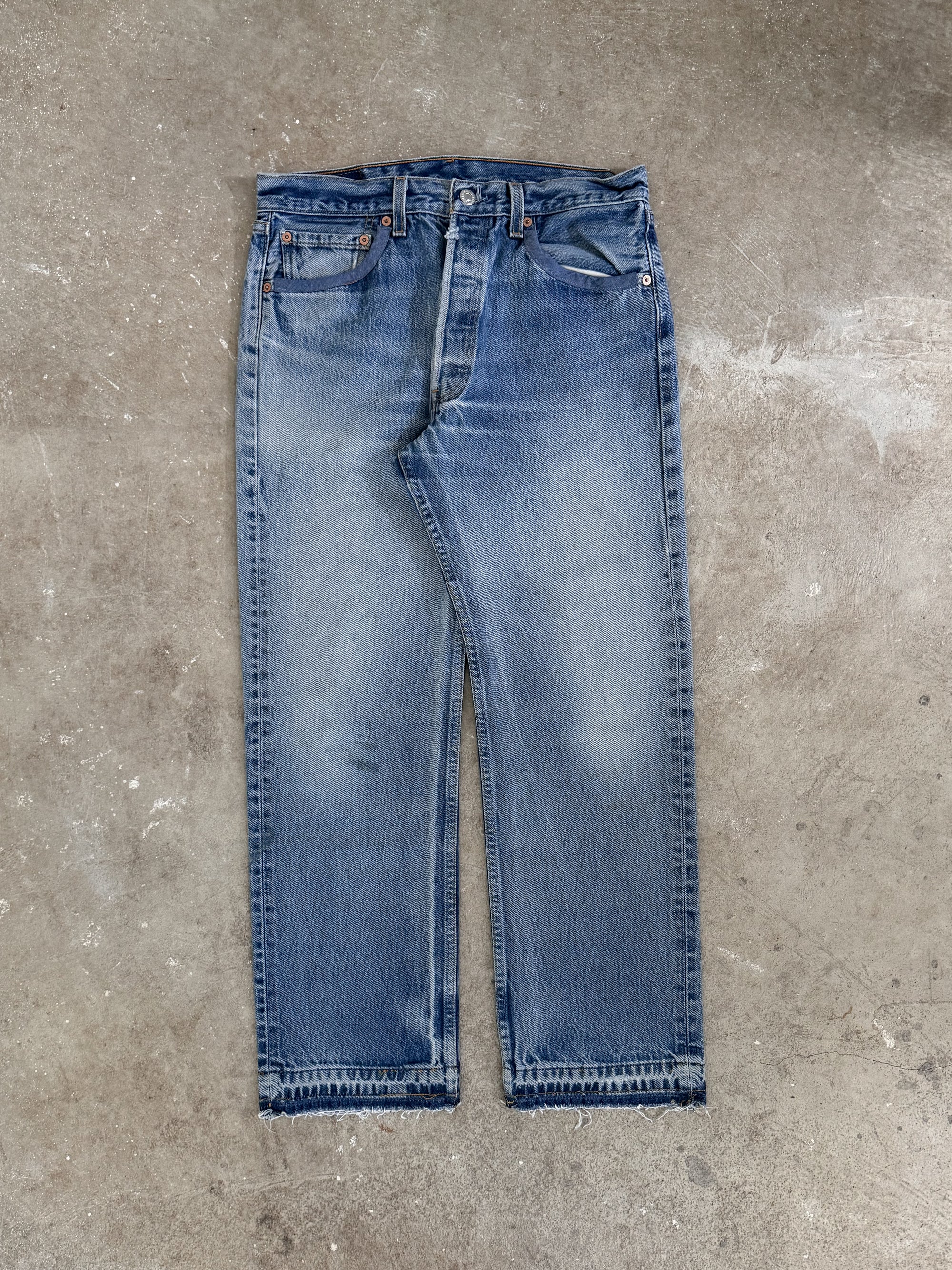 Early 00s Levis Faded Blue 501 Released Hem (31X27)