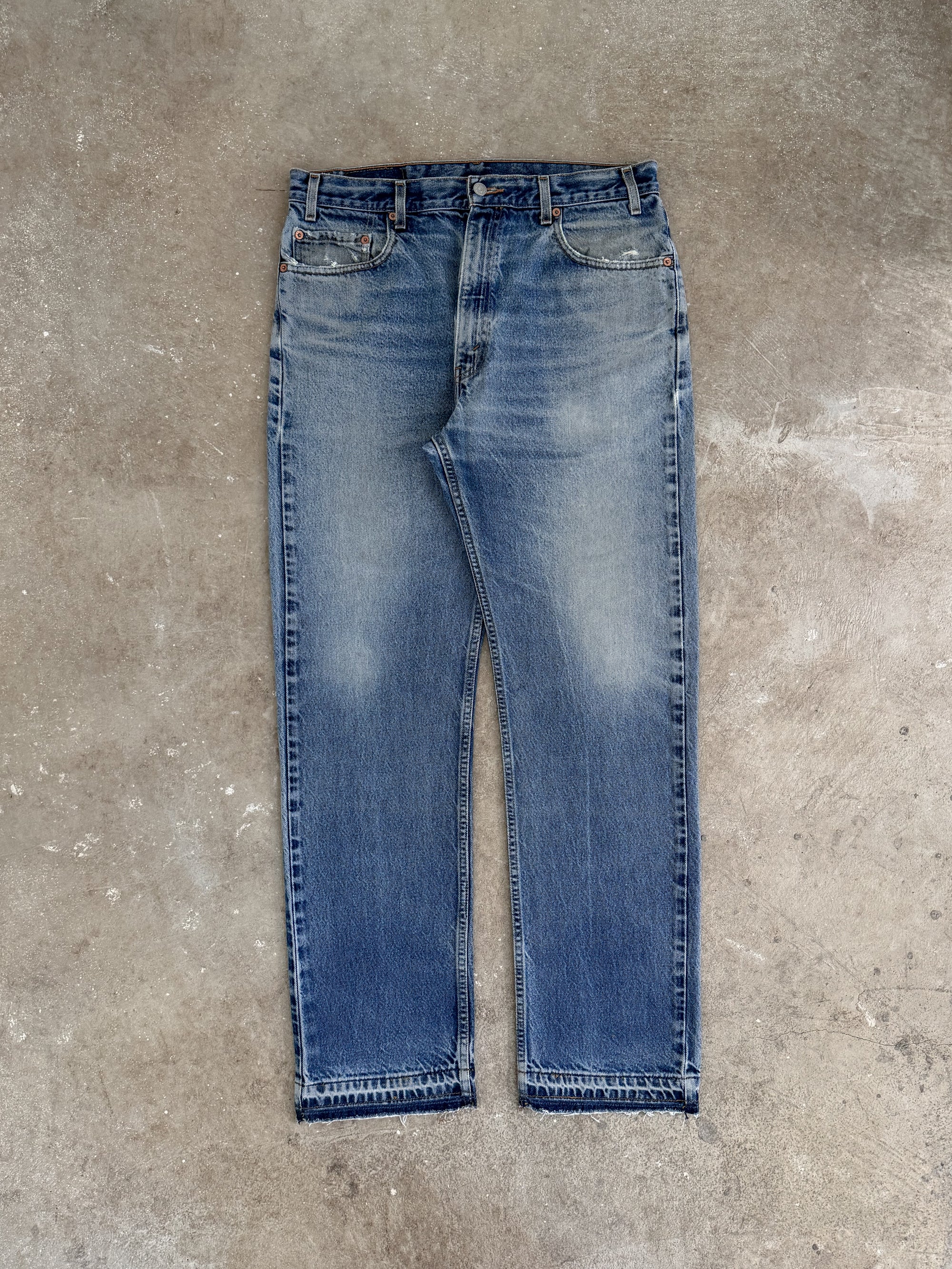 Early 00s Levis Faded Blue 505 Released Hem (34X32)