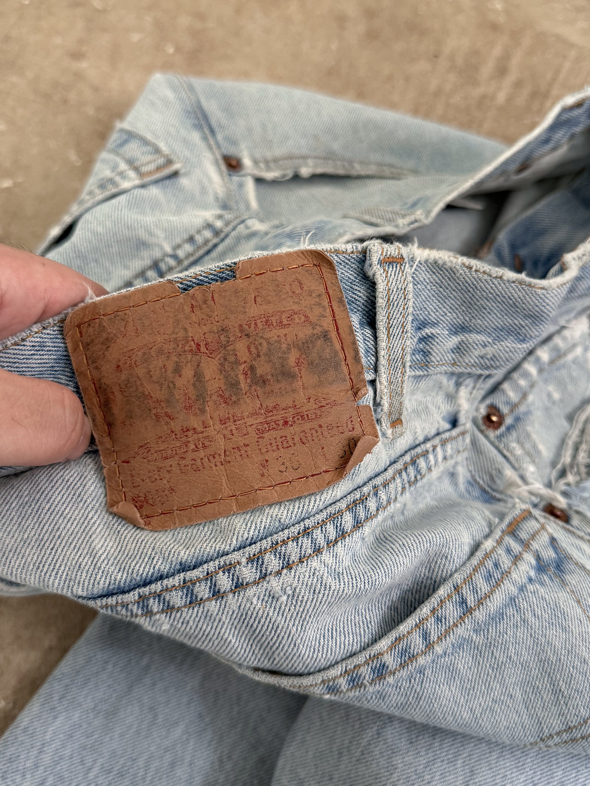 Early 00s Levis Distressed Faded Blue 505 Released Hem (34X30)