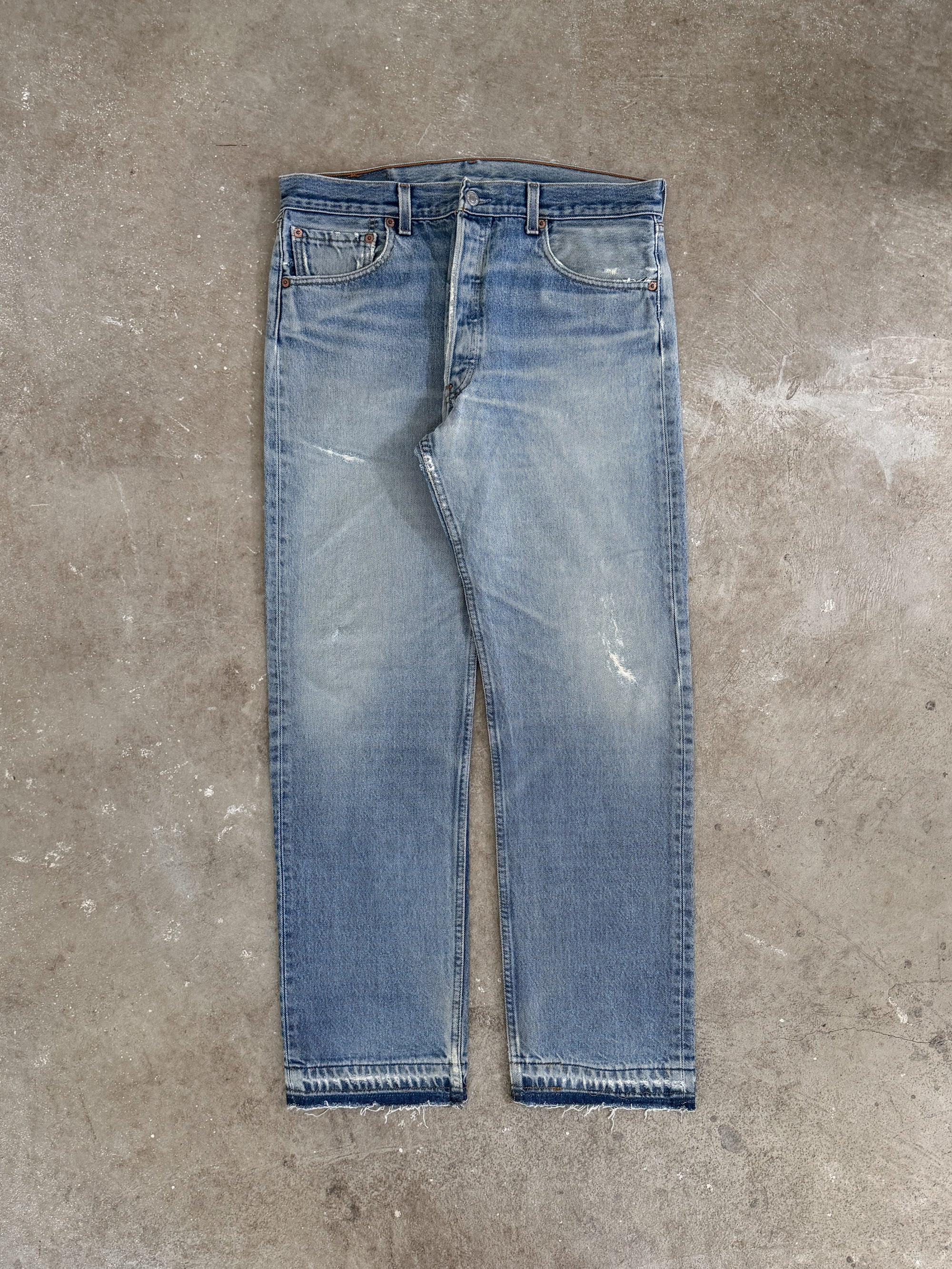 Early 00s Levis Faded Blue 501 Released Hem (33X30)