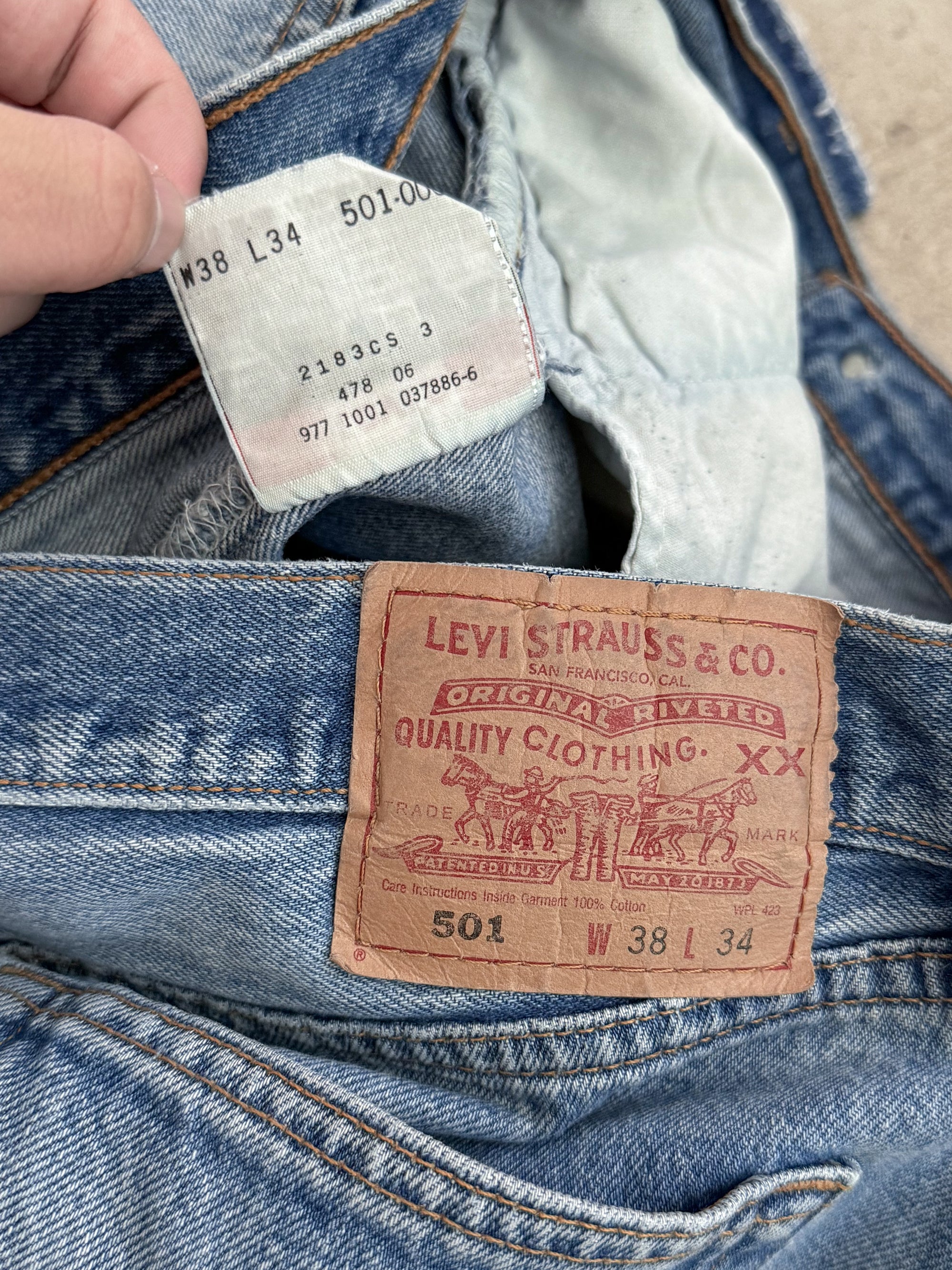 Early 00s Levis Faded Blue 501 Released Hem (35X31)