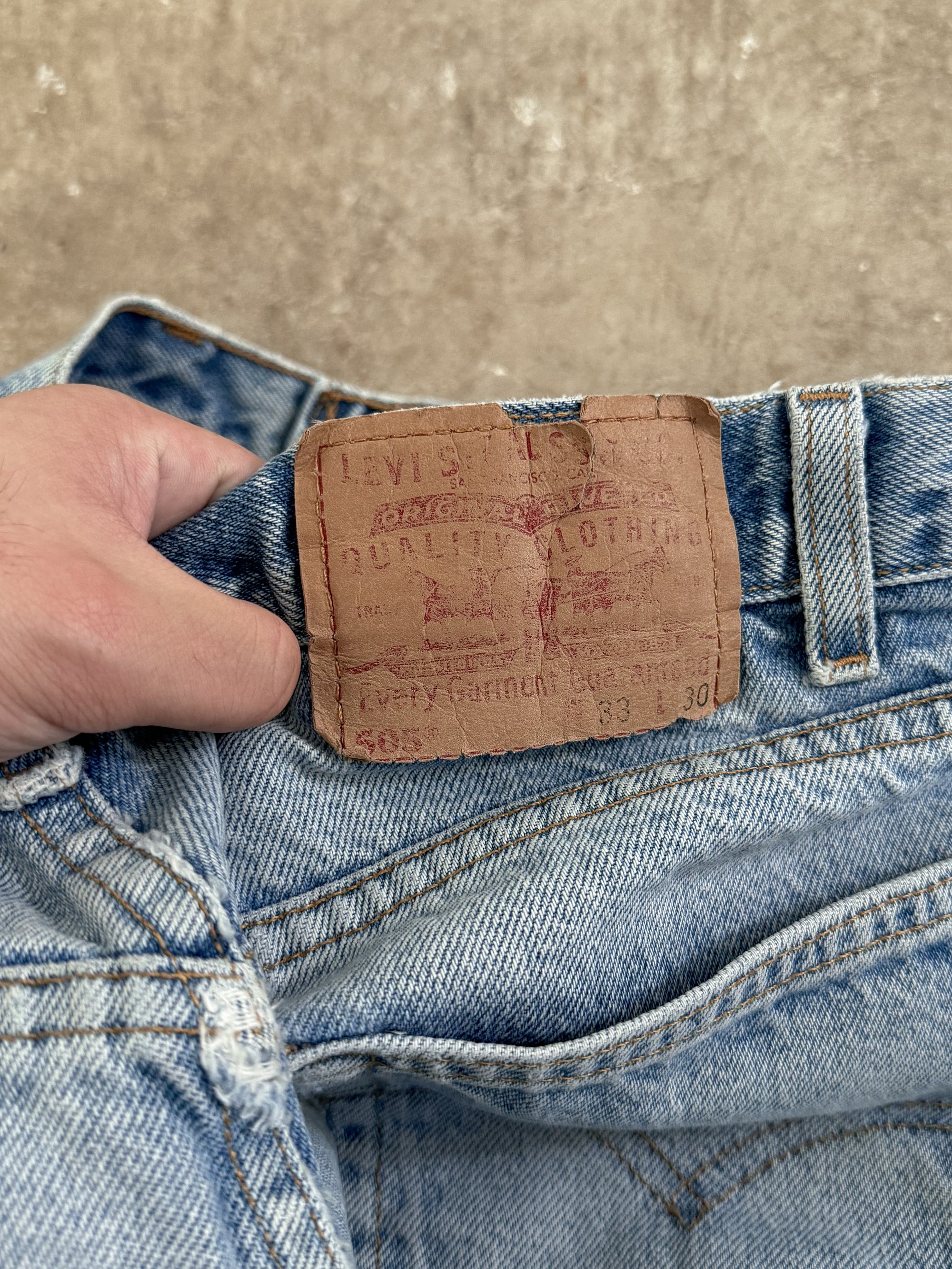 Early 00s Levis Faded Blue 505 Released Hem (32X30)