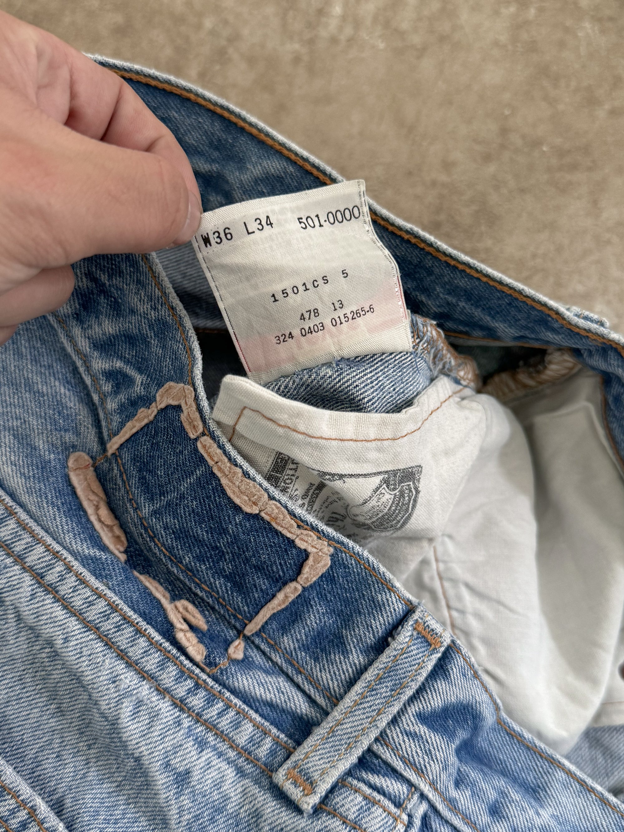 Early 00s Levis Faded Blue 501 Released Hem (32X31)