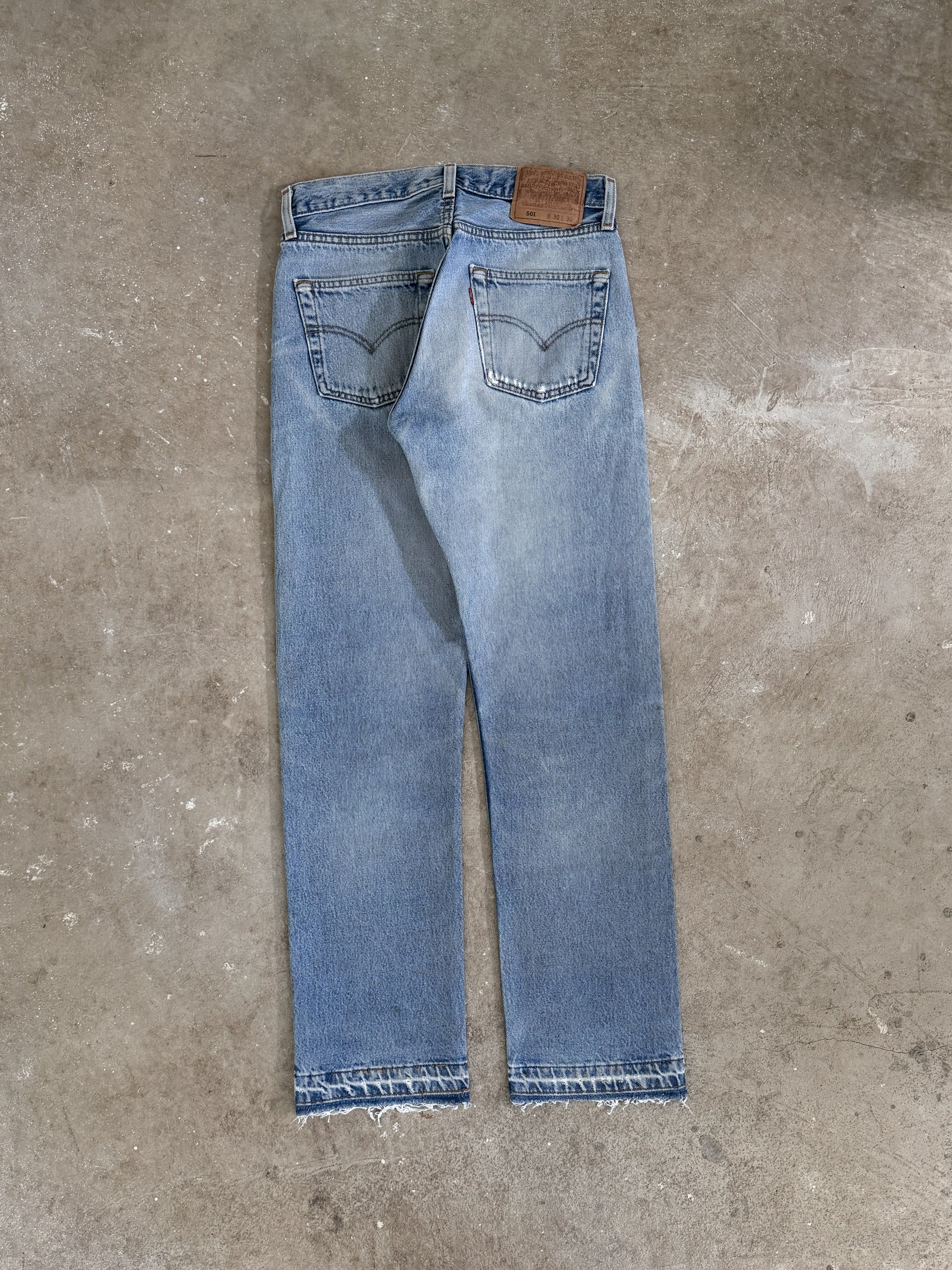 1990s Levis Faded Blue 501 Released Hem (28X30)