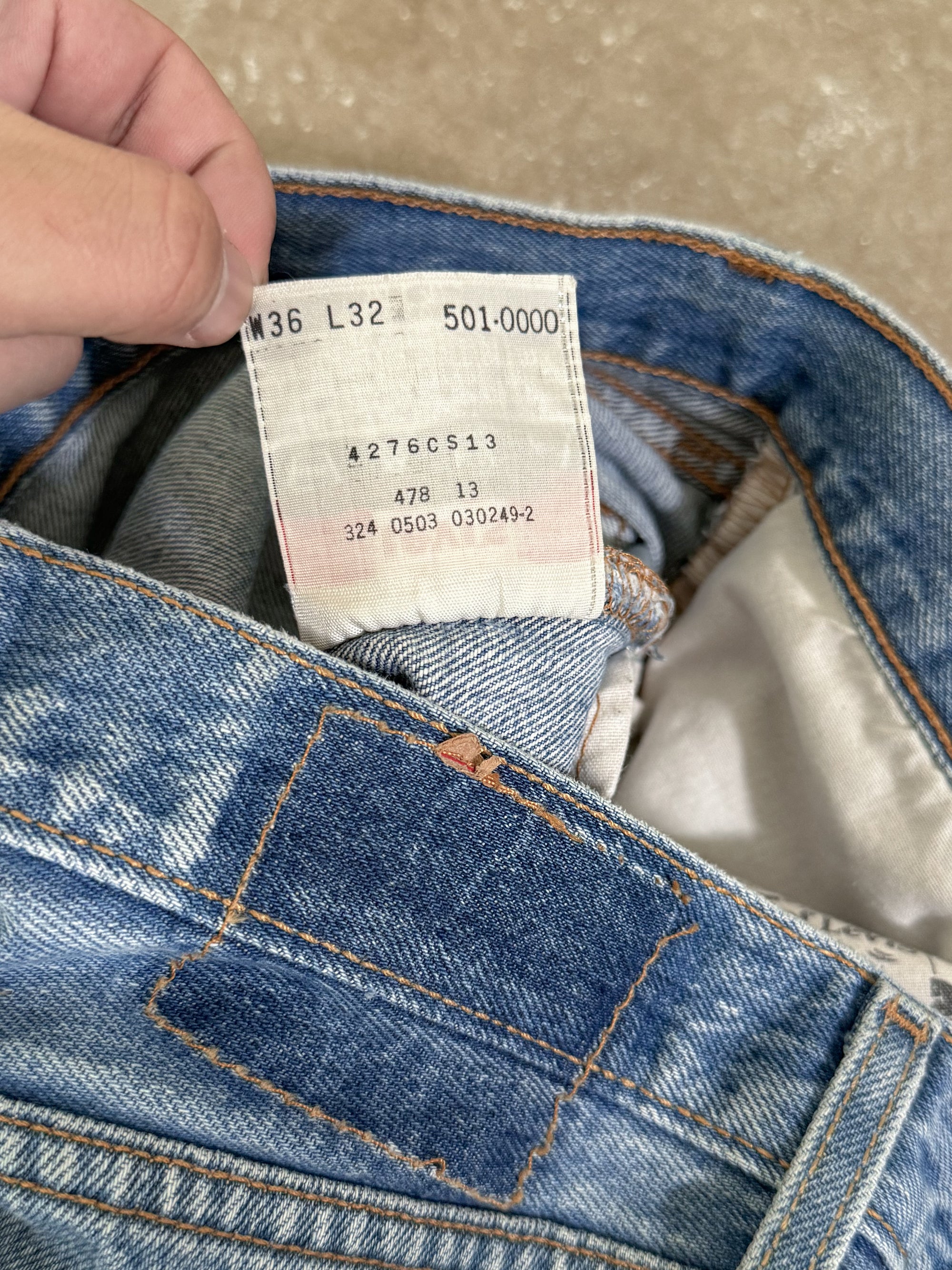 Early 00s Levis Faded Blue 501 Released Hem (33X29)