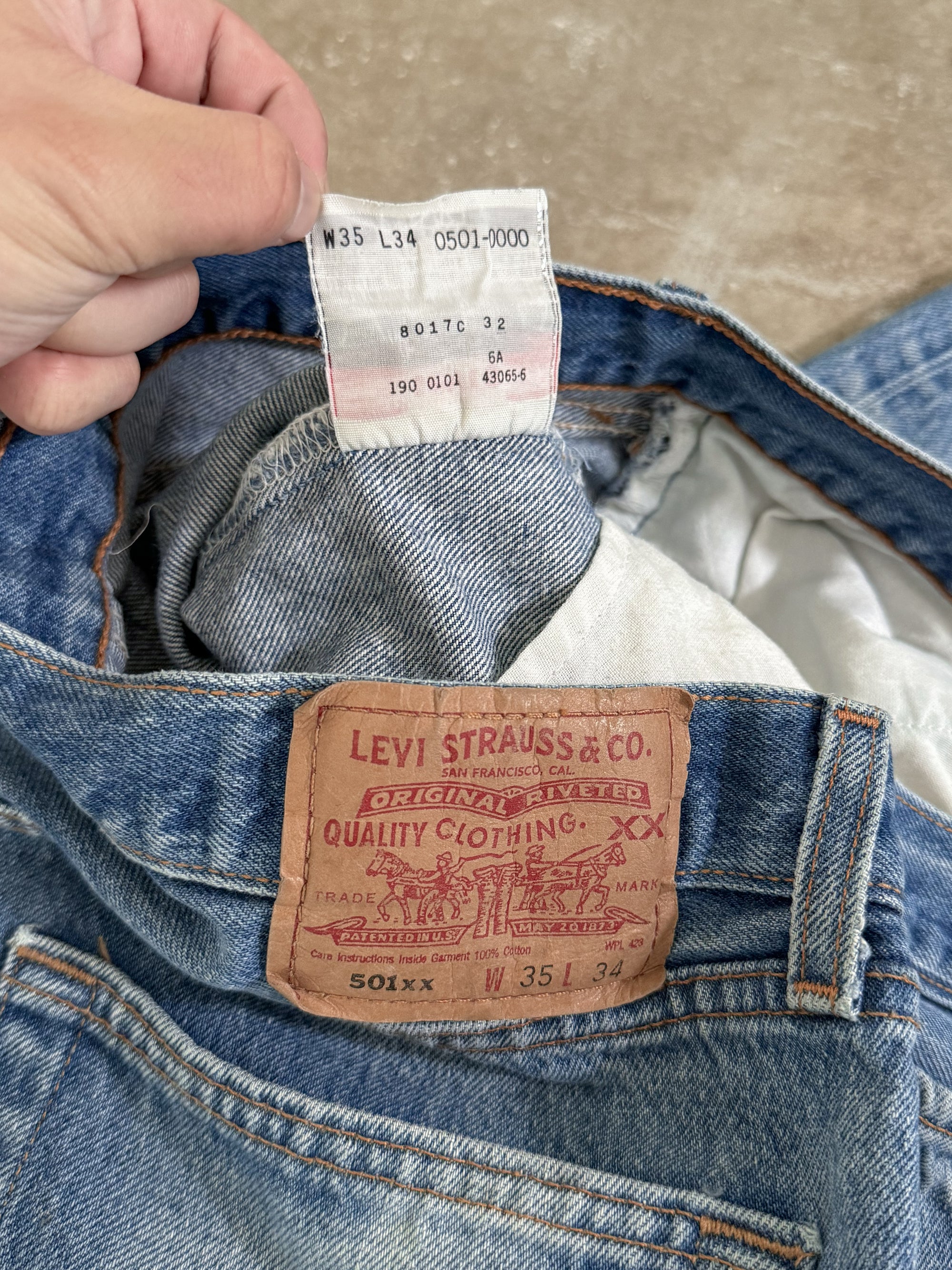 Early 00s Levis Faded Blue 501 Released Hem (32X30)