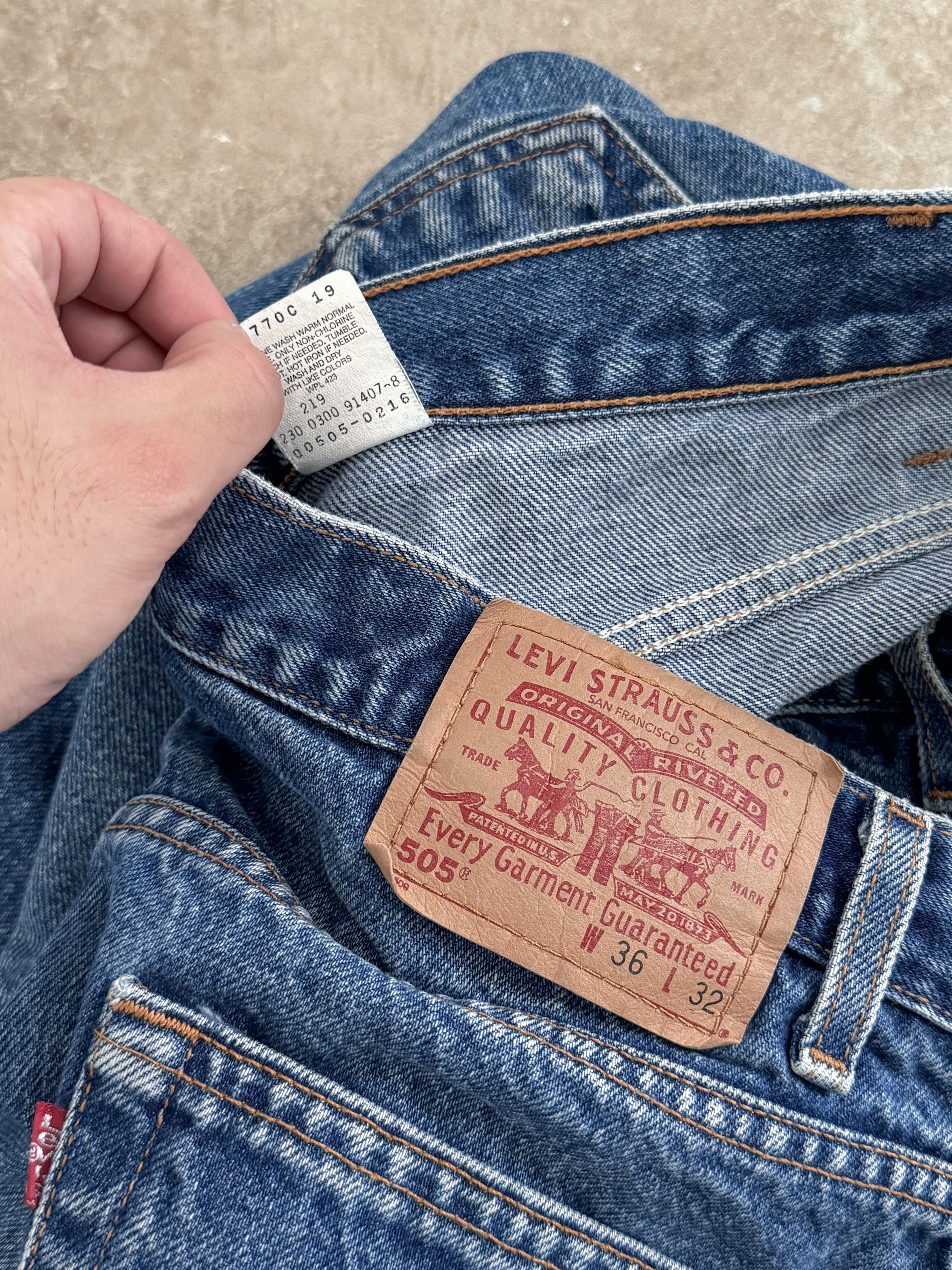 Early 00s Levis Faded Blue 505 (34X31)