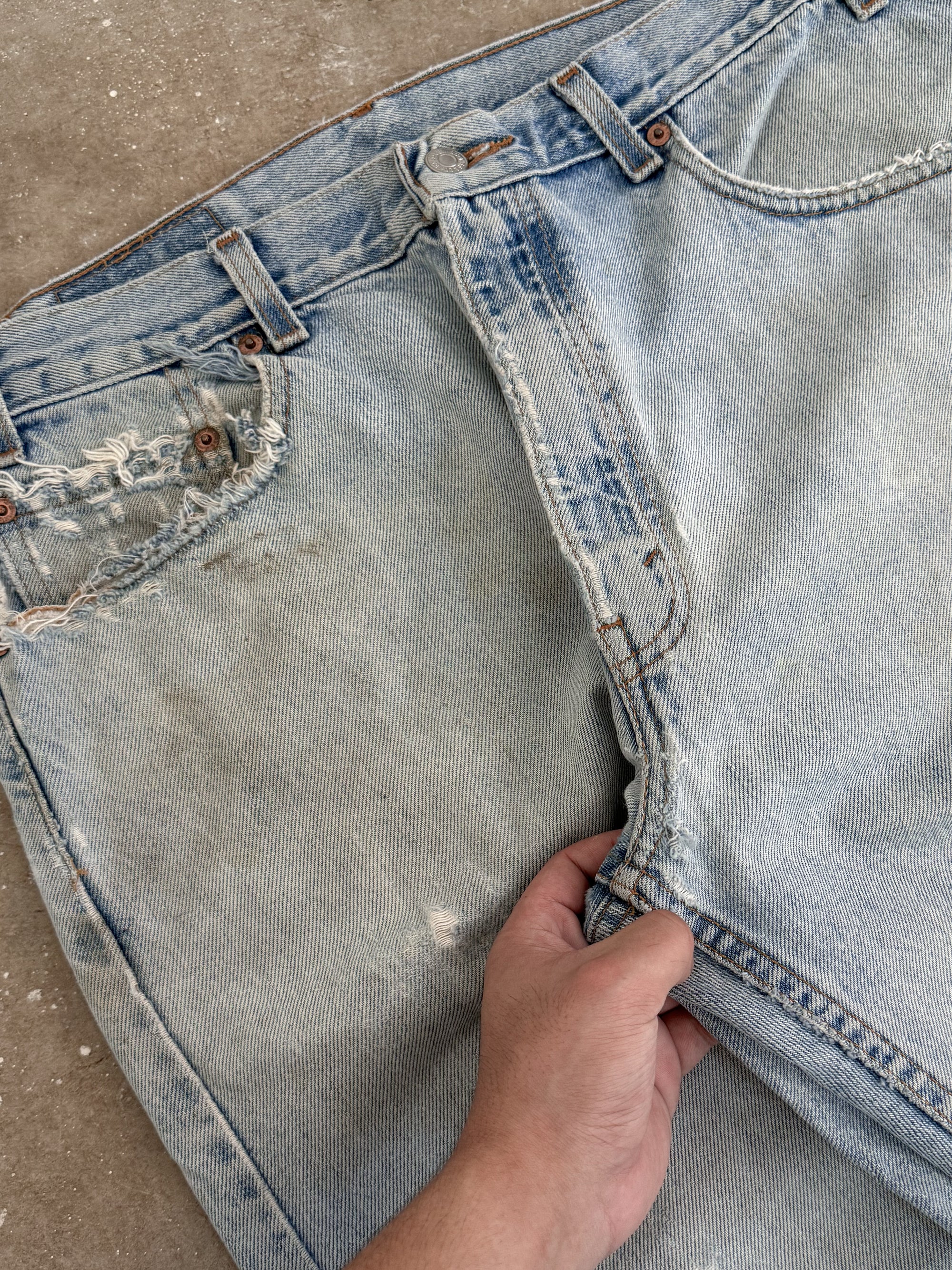 Early 00s Levis Faded Blue 505 Released Hem (34X32)