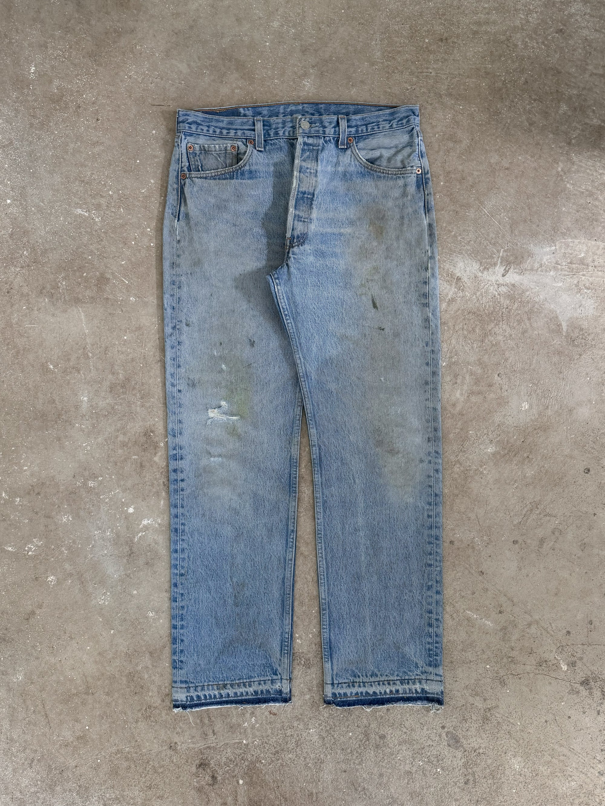 Early 00s Levis Faded Blue 501 Released Hem (33X30)