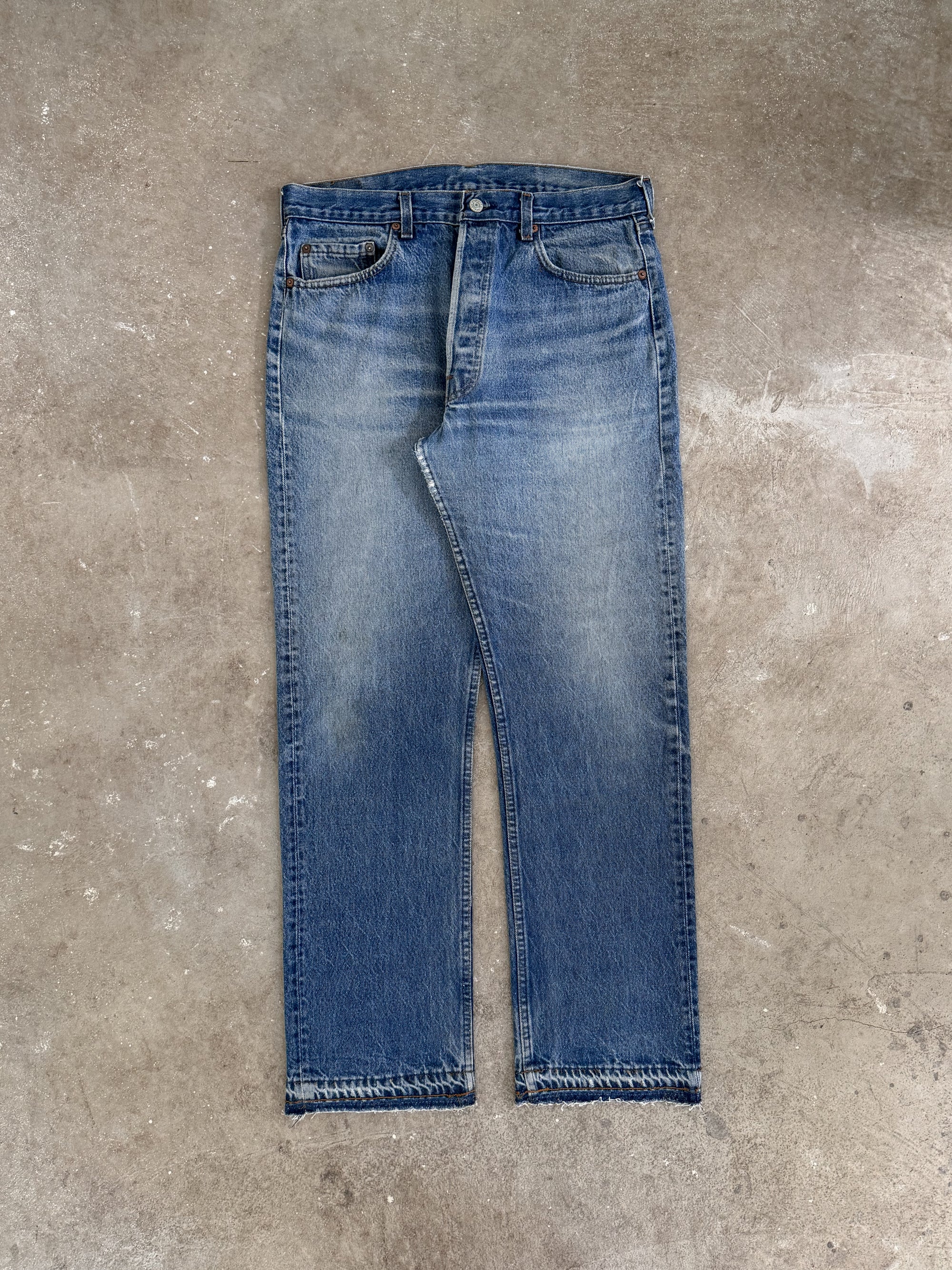 1980s Levis Faded Blue 501 Released Hem (33X30)