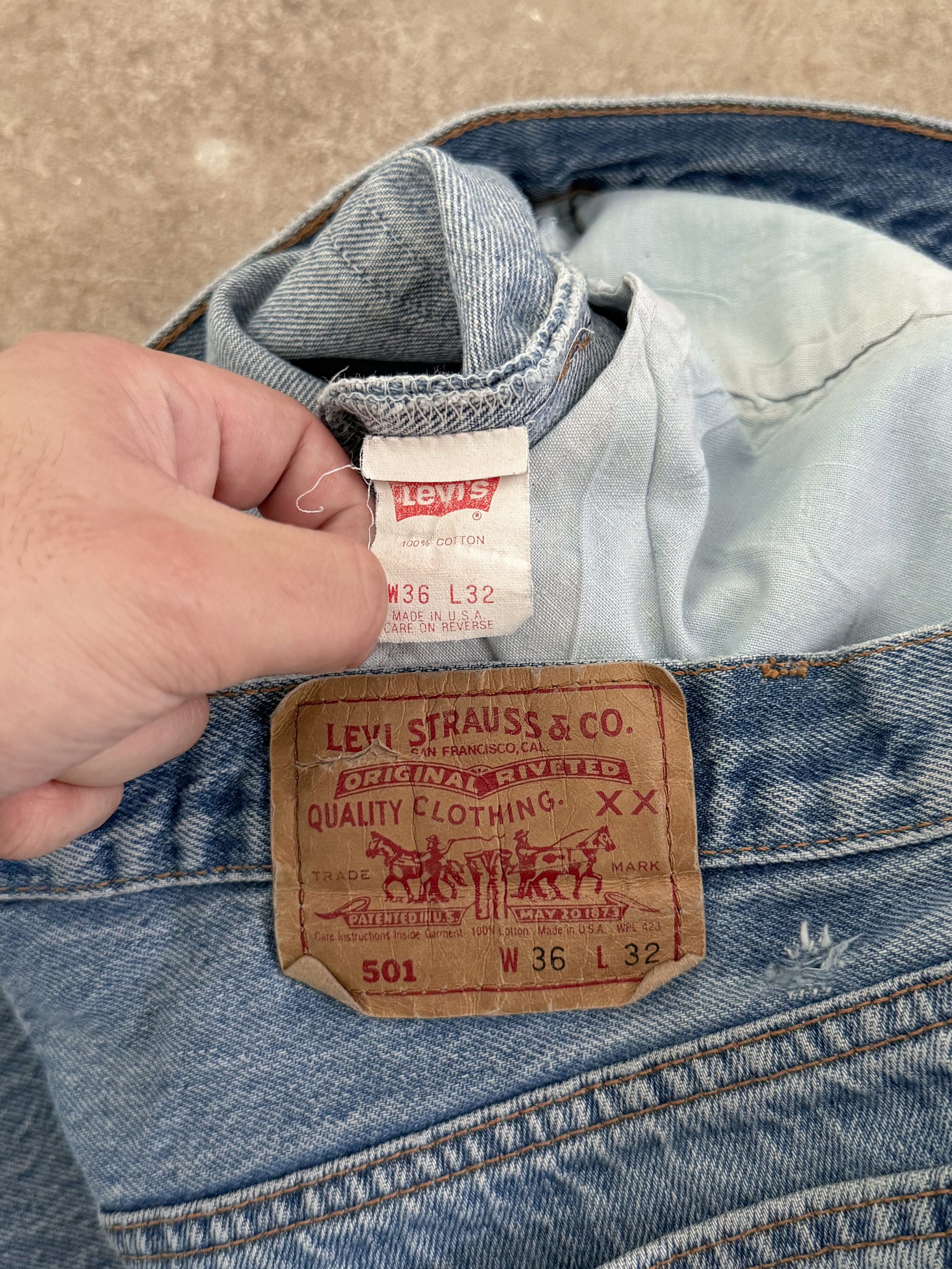 1990s Levis Faded Blue 501 Released Hem (33X31)