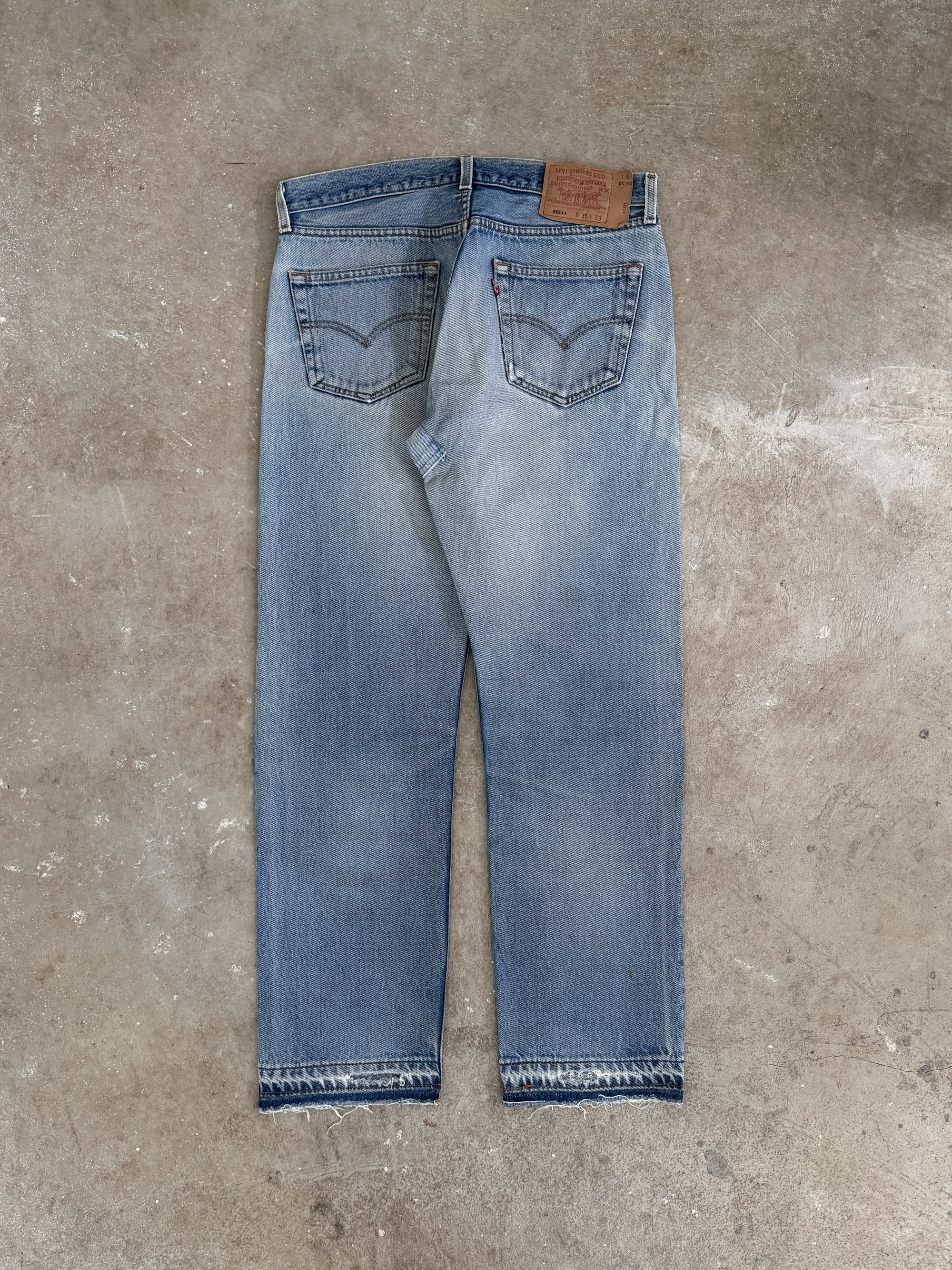 Early 00s Levis Faded Blue 501 Released Hem (33X30)