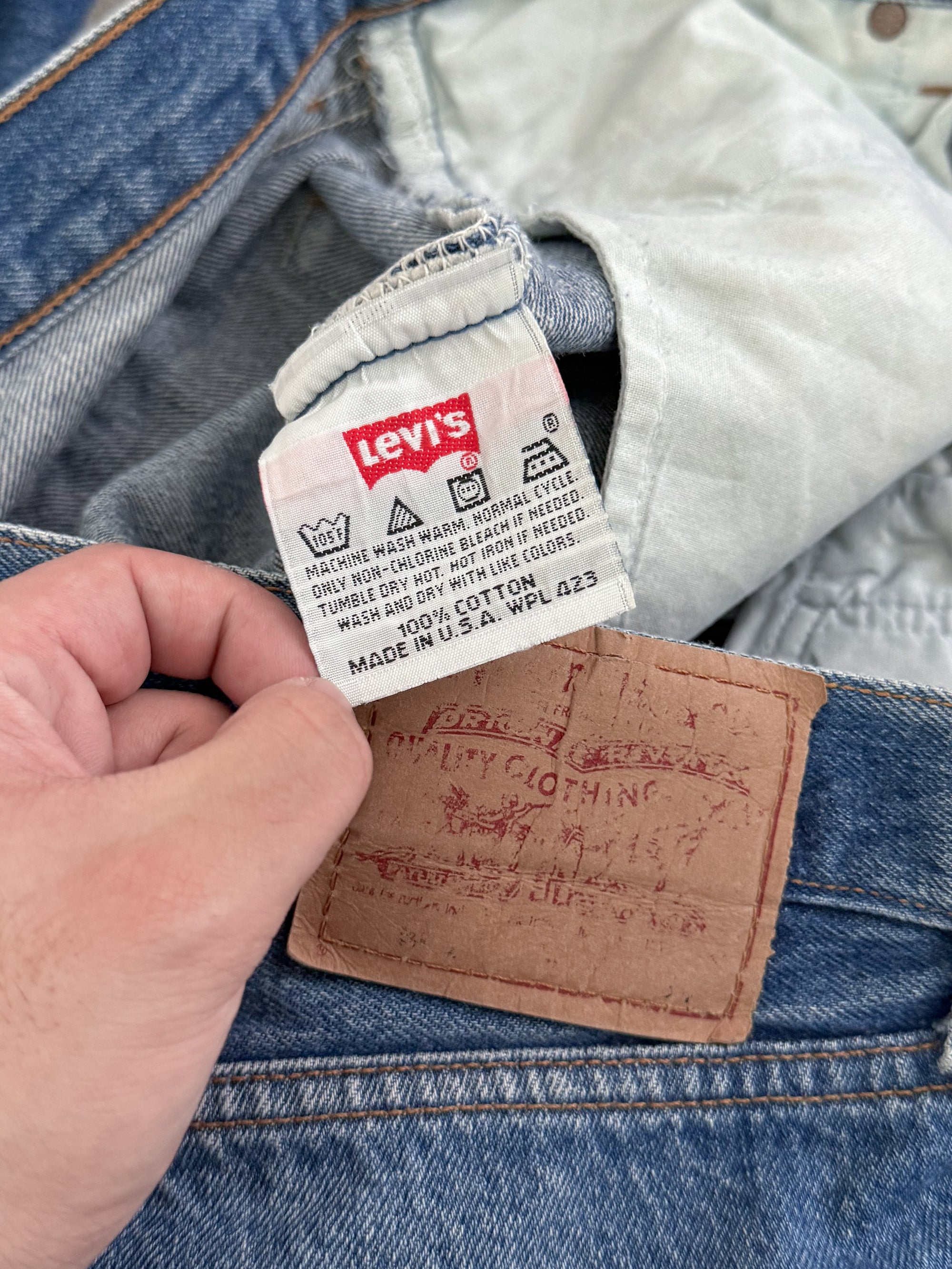 1990s Levis Faded Blue 501 Released Hem (35X32)