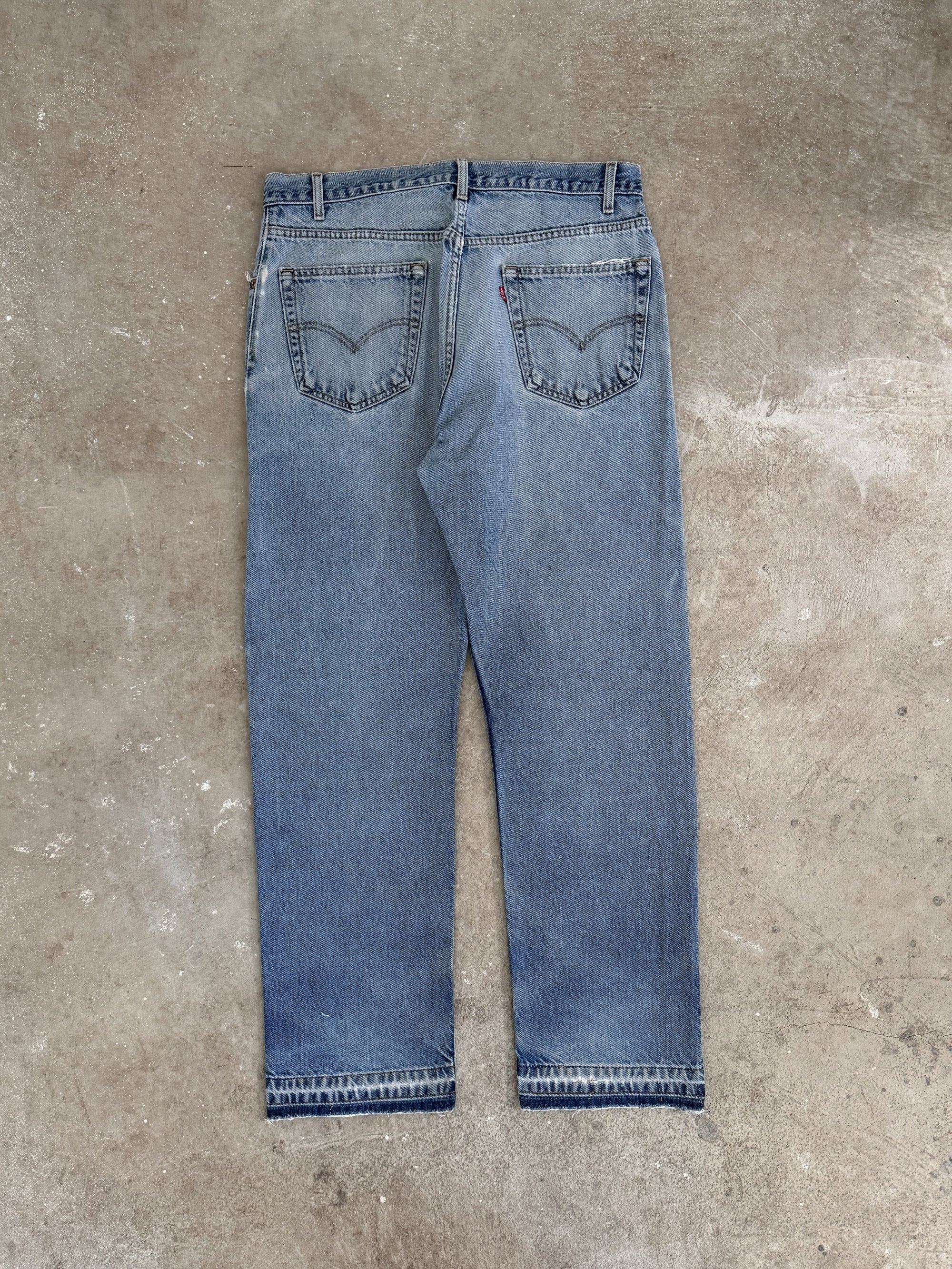 Early 00s Levis Distressed Faded Blue 505 Released Hem (34X30)