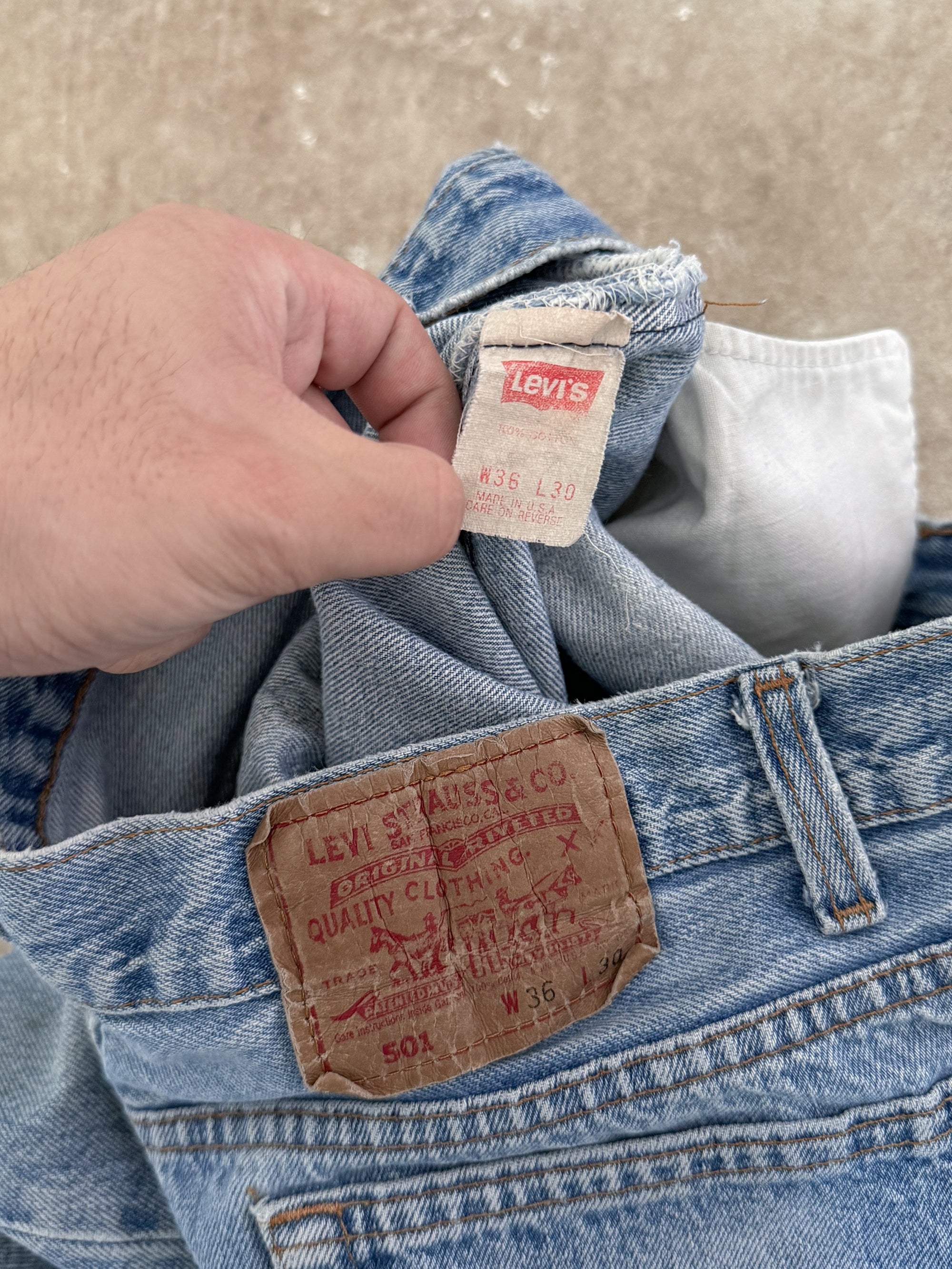 1990s Levis Faded Blue 501 Released Hem (33X29)