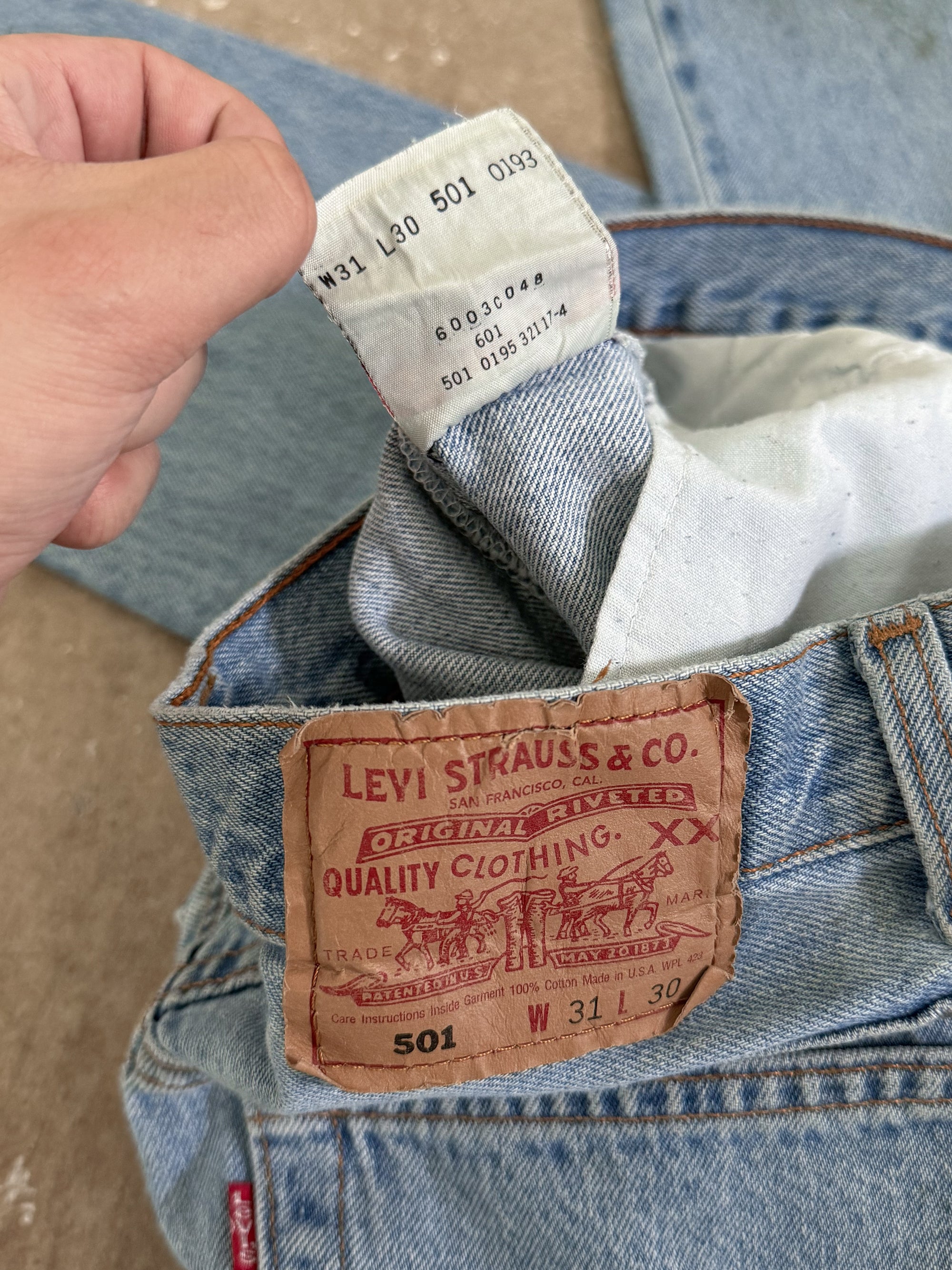 1990s Levis Faded Blue 501 Released Hem (28X30)