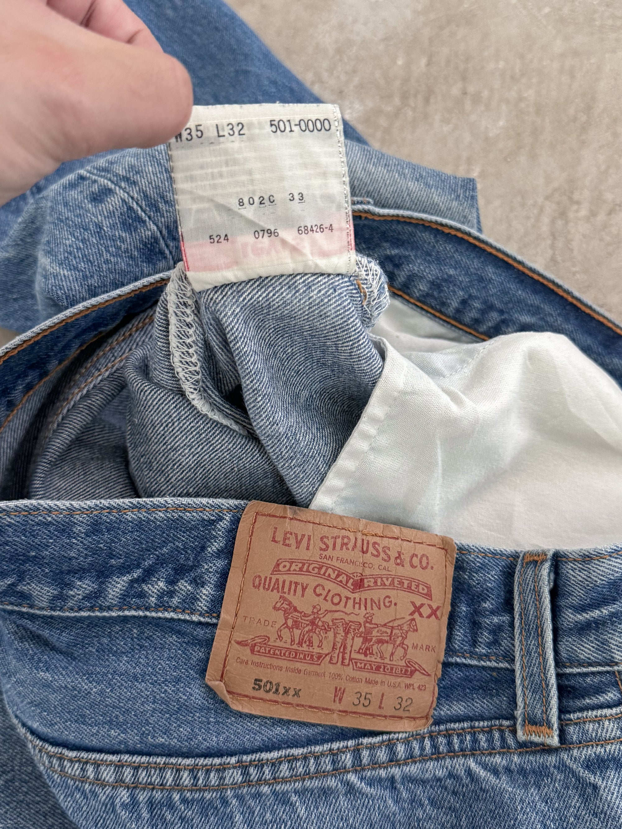 1990s Levis Faded Blue 501 Released Hem (33X29)