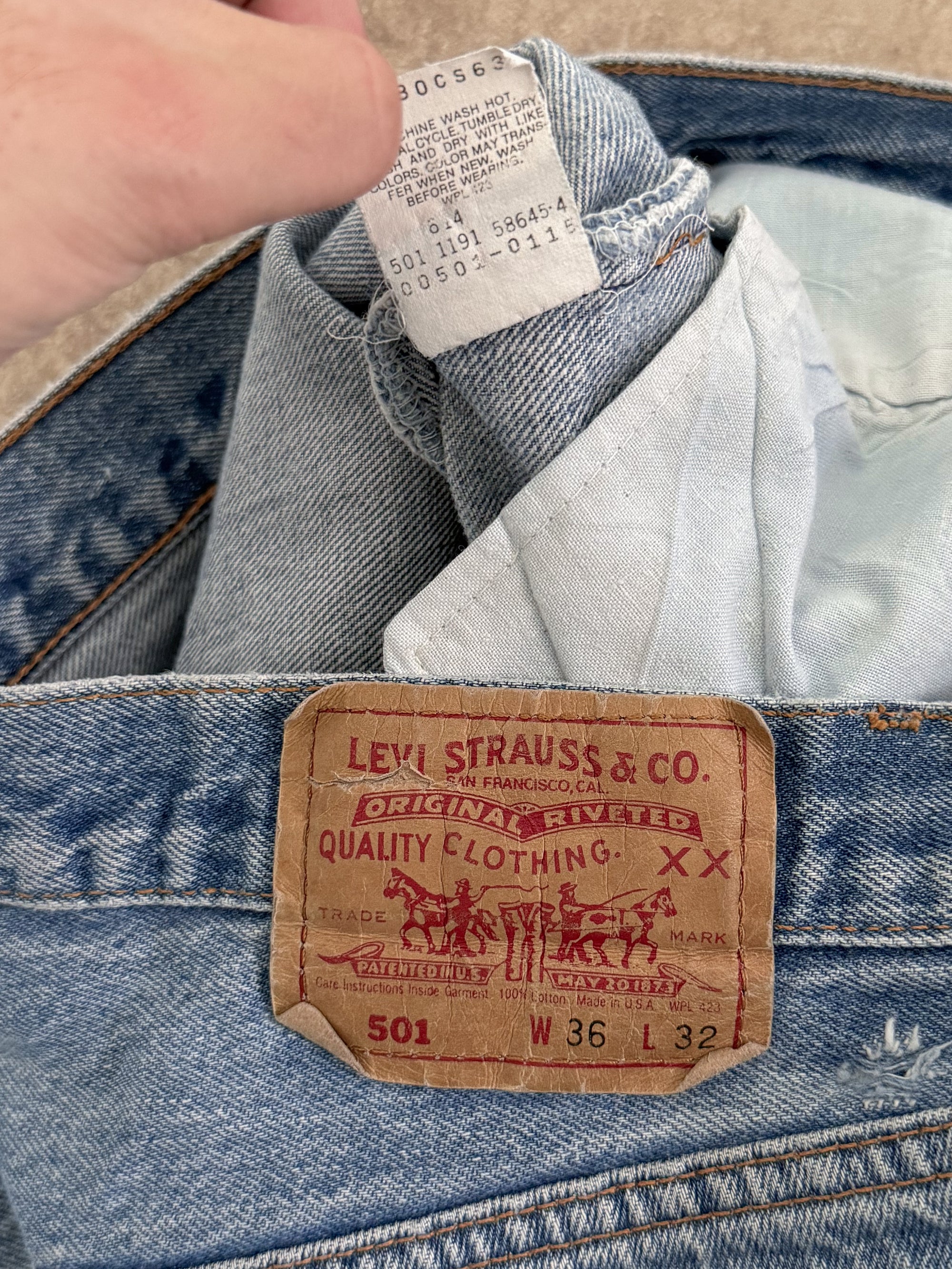 1990s Levis Faded Blue 501 Released Hem (33X31)