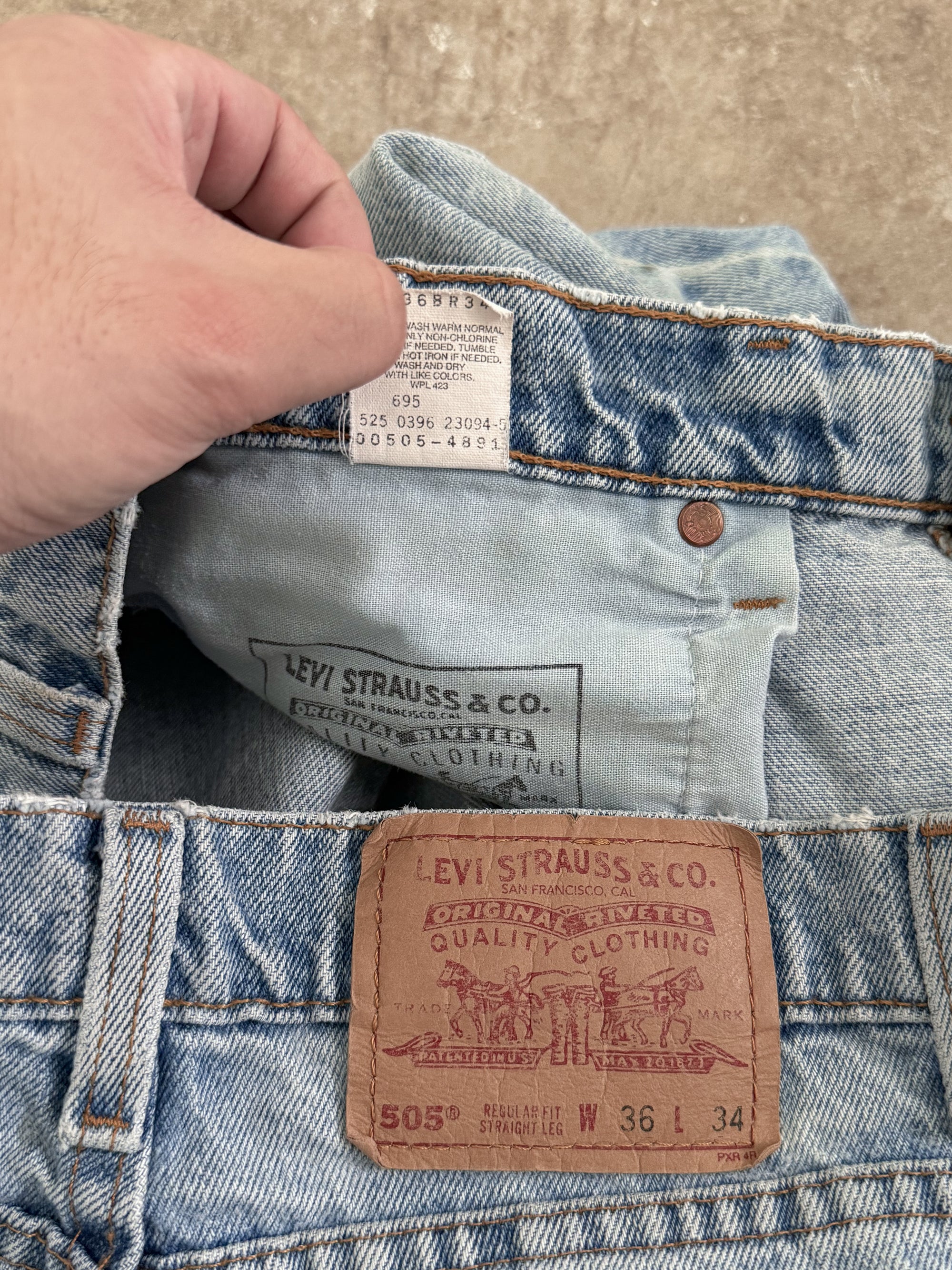 1990s Levis Faded Blue 505 Released Hem (34X33)