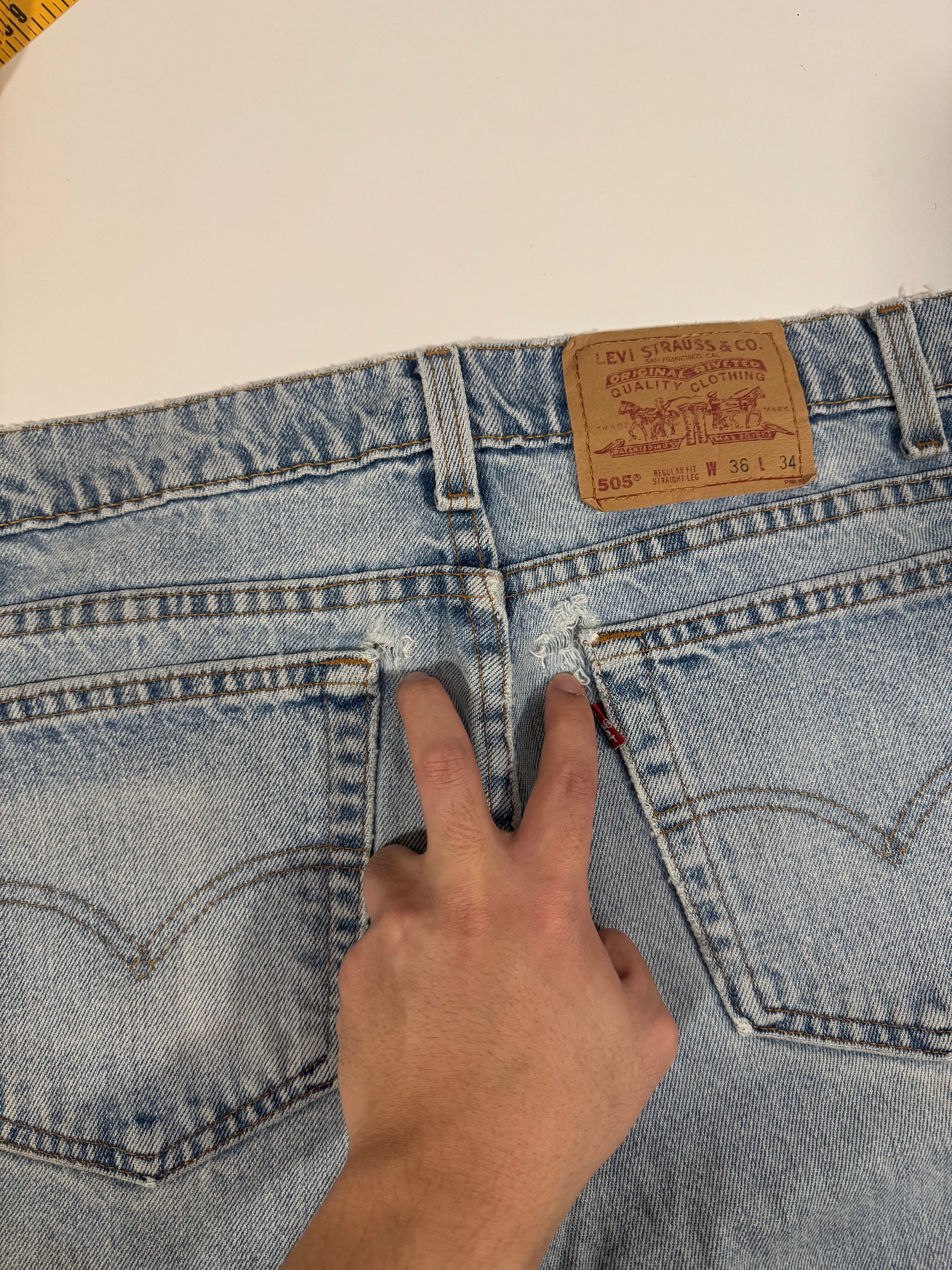 1990s Levis Faded Blue 505 Released Hem (34X33)