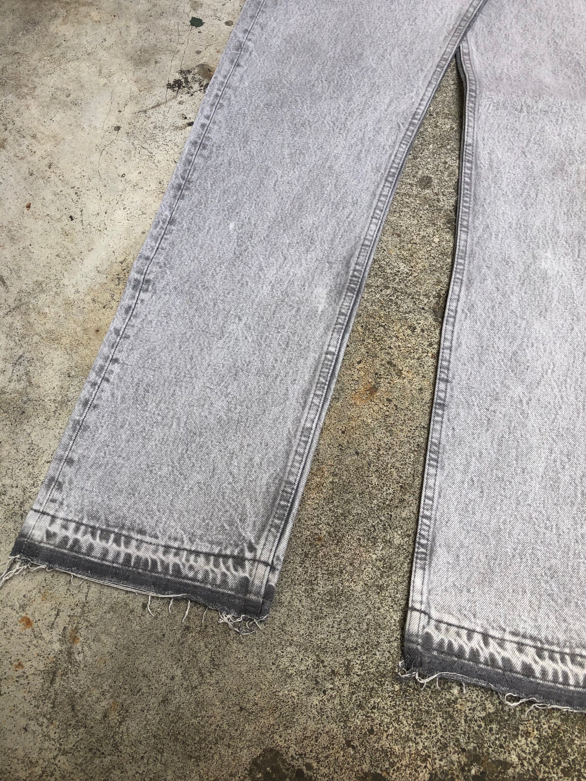 1990s Smoke Grey Levis 501 Released Hem (32X34)