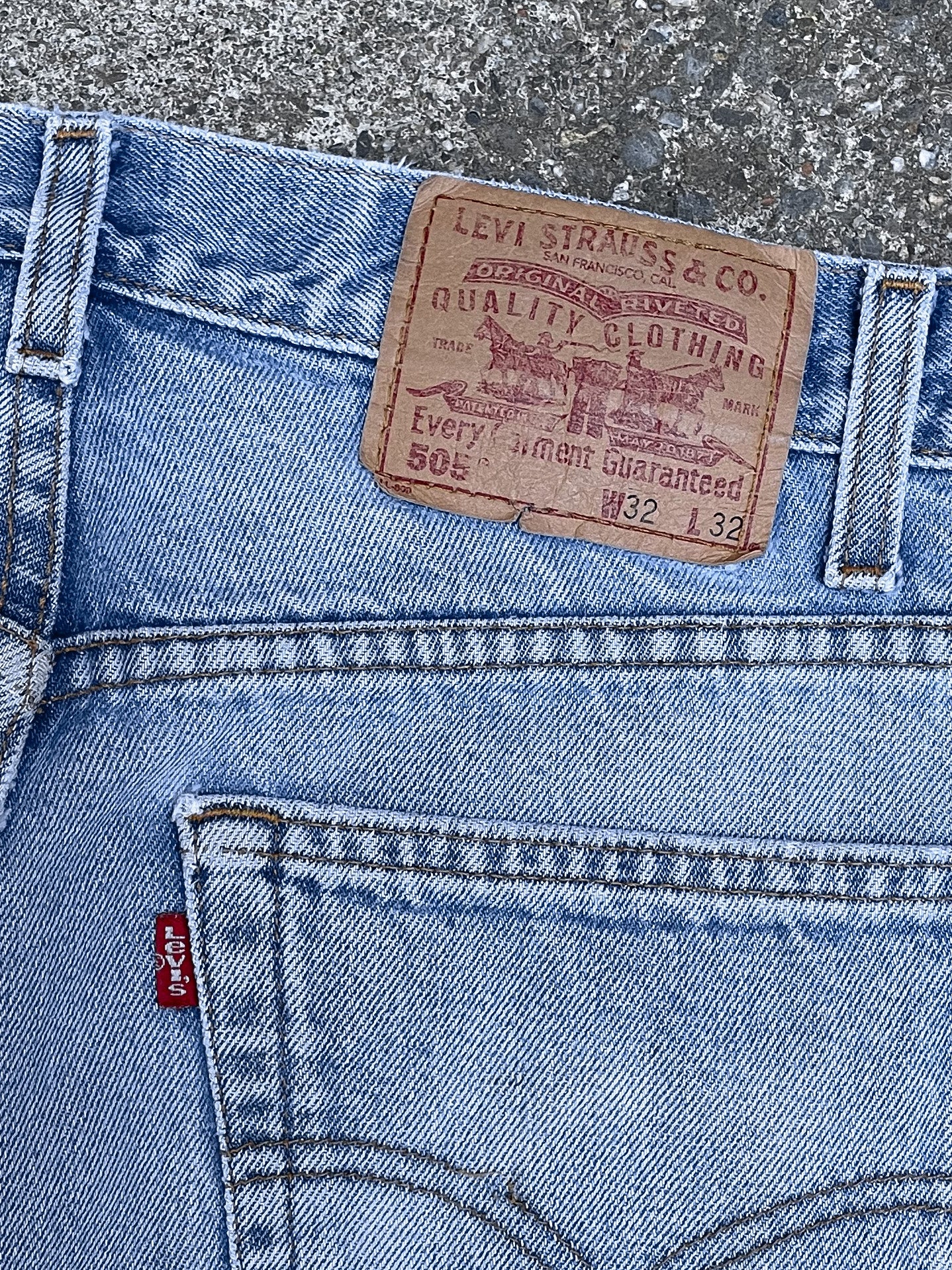 Vintage Levi’s Faded Blue 505 (32X31)