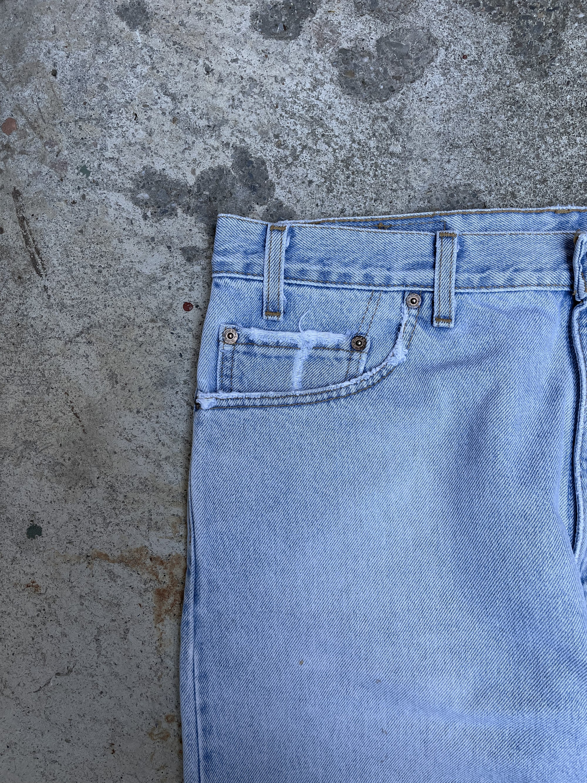 Vintage Levi’s Faded Blue 505 (35X31)