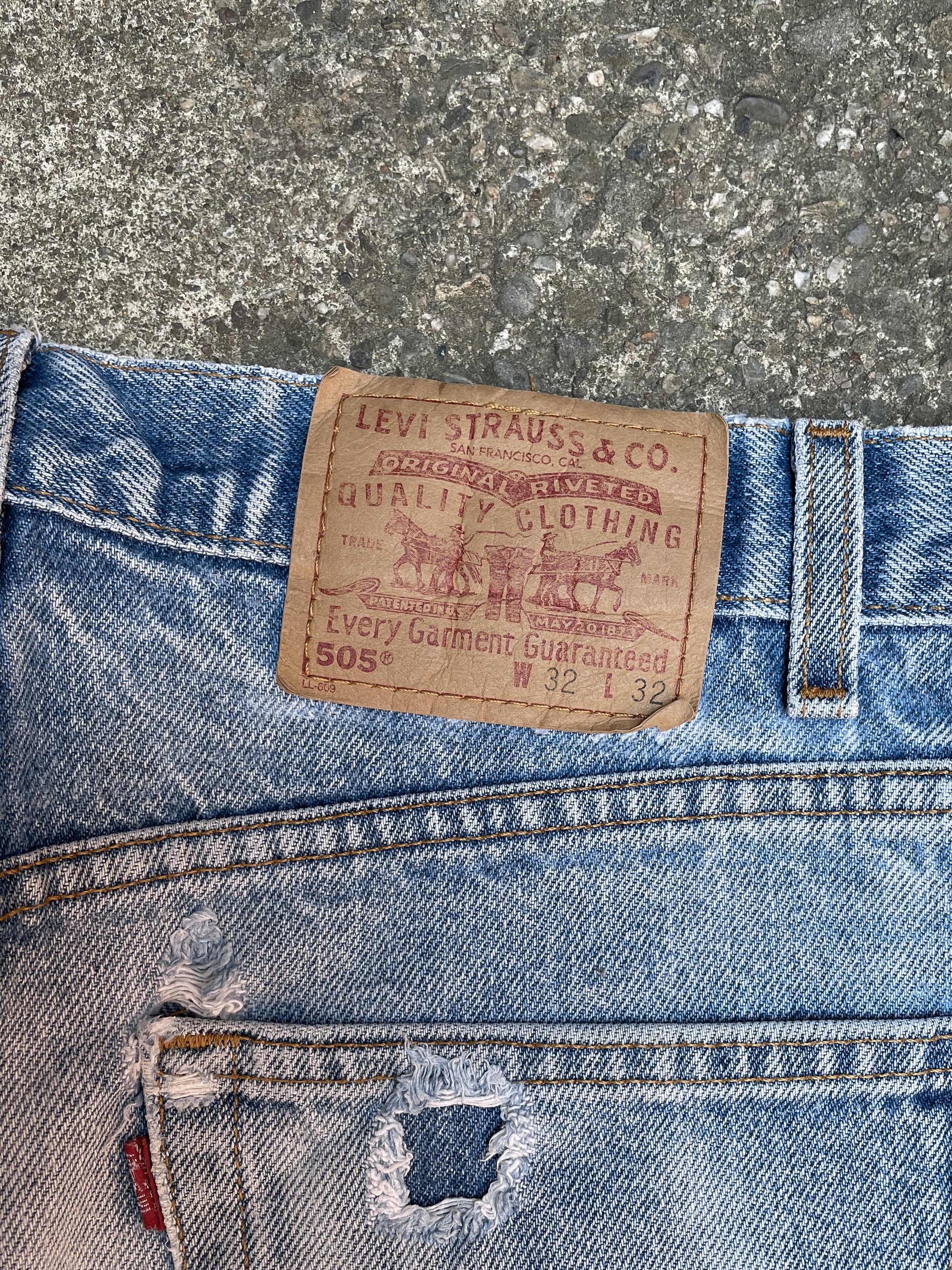 Vintage Levis Distressed Faded Blue 505 (31X30)