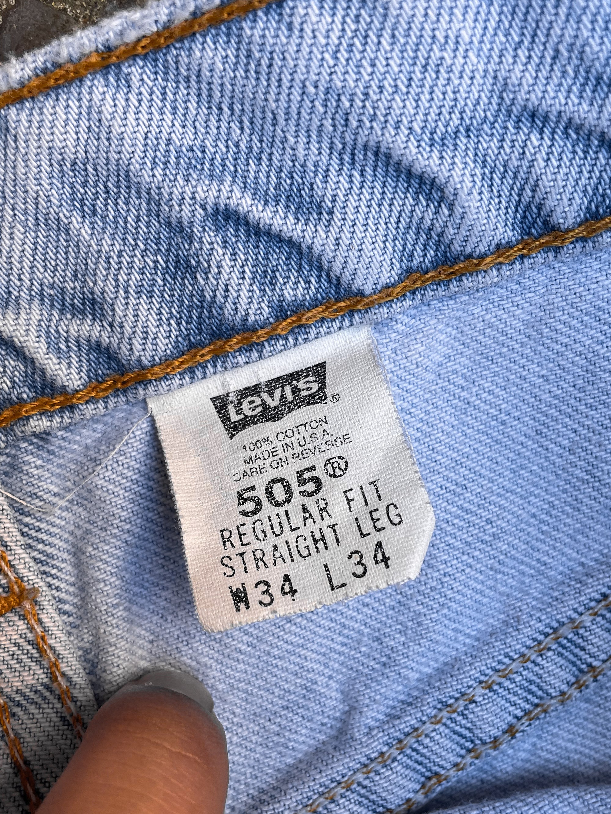 1990s Levi’s Distressed Faded Blue 505 (32X33)