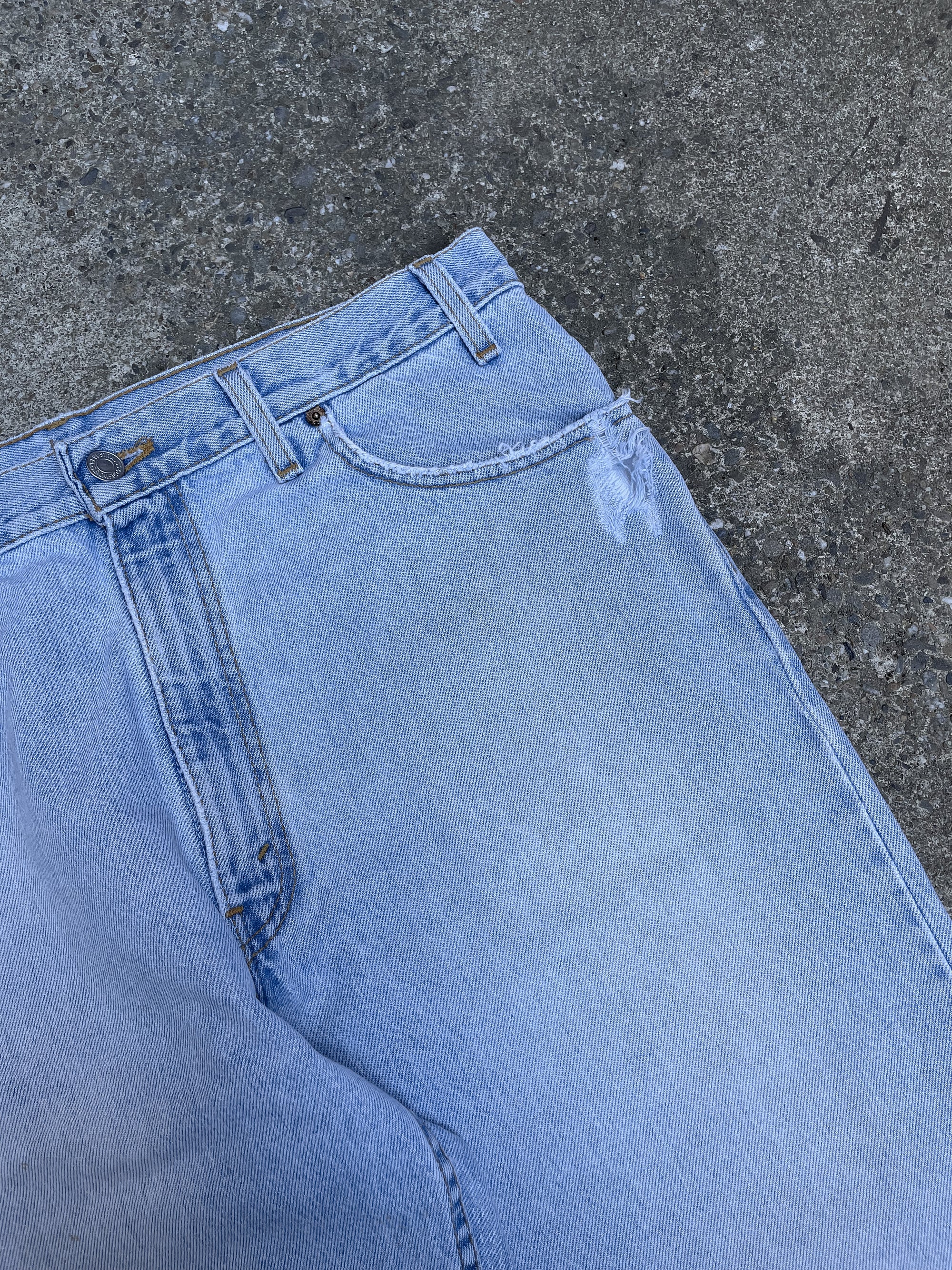 Vintage Levi’s Faded Blue 505 (35X31)